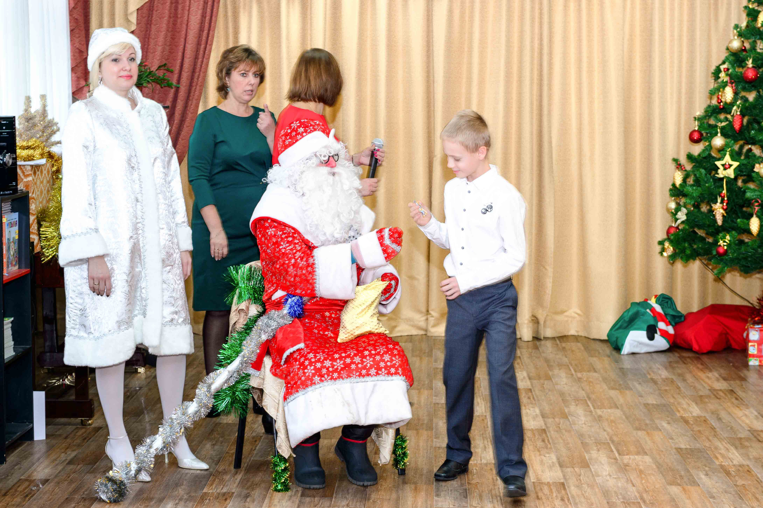 Праздник на новый год. Выпускной школьный альбом в Москве / Школьный фотограф Юлия Михайленко