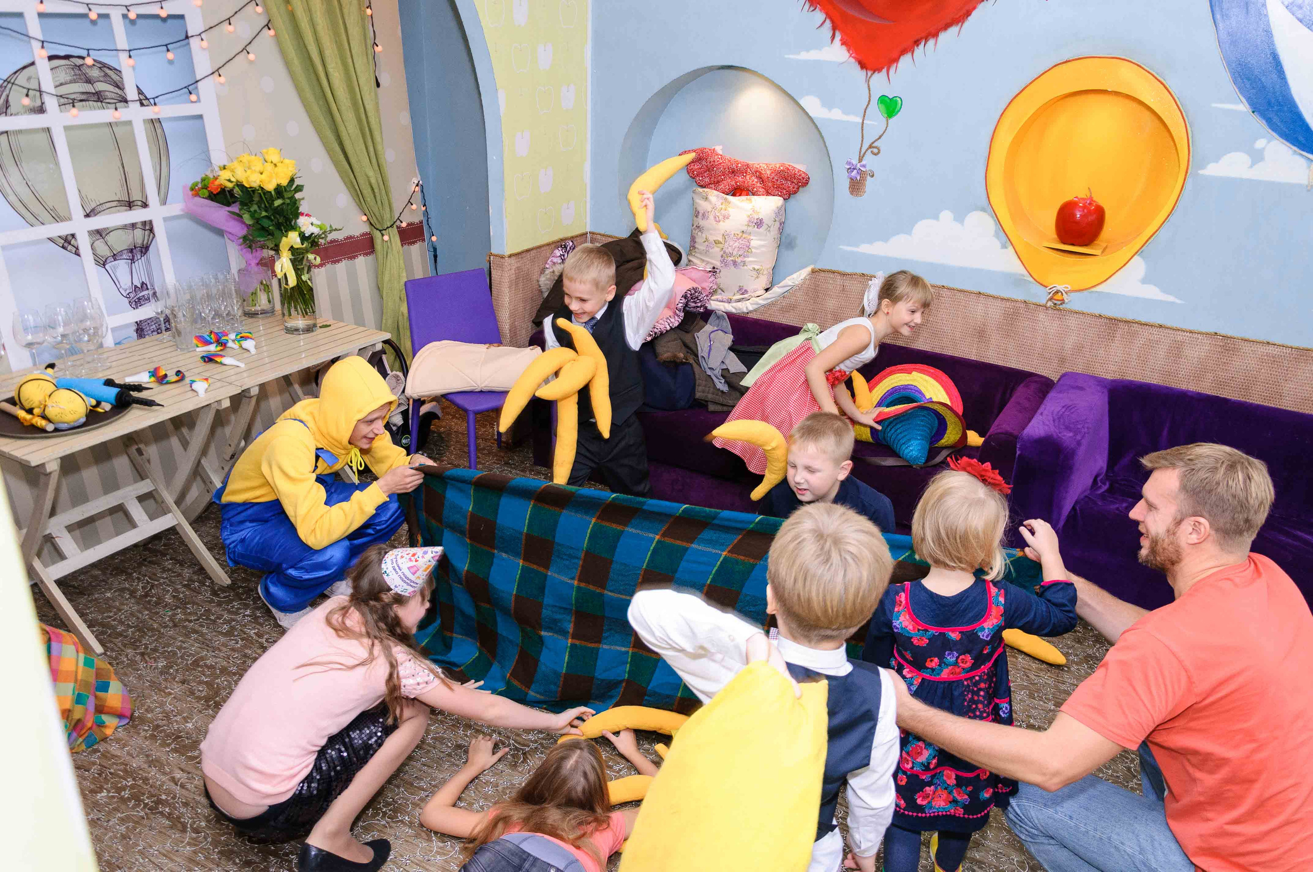 День рождения в кафе АндерСон. Выпускной школьный альбом в Москве / Школьный фотограф Юлия Михайленко