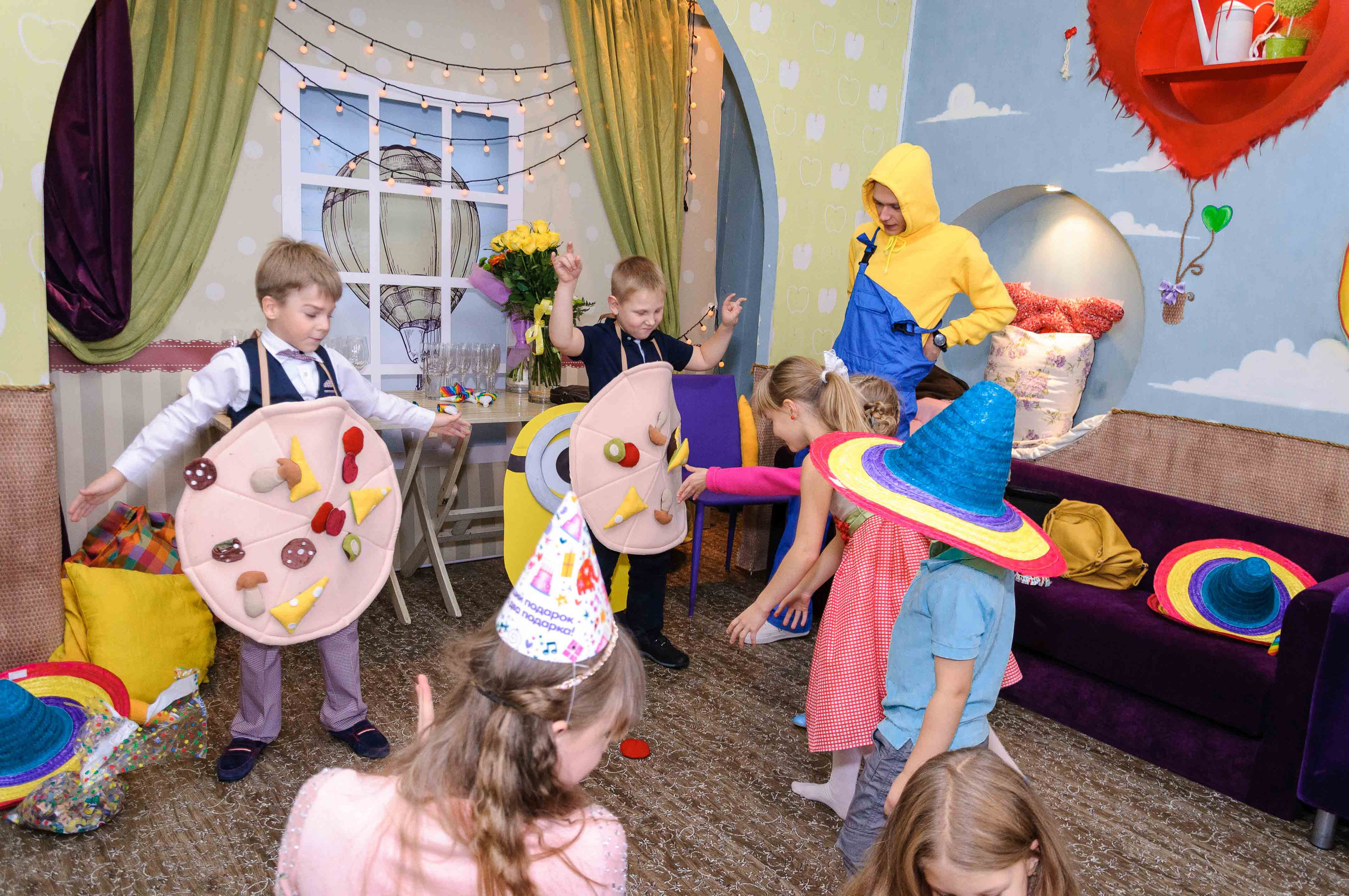 День рождения в кафе АндерСон. Выпускной школьный альбом в Москве / Школьный фотограф Юлия Михайленко