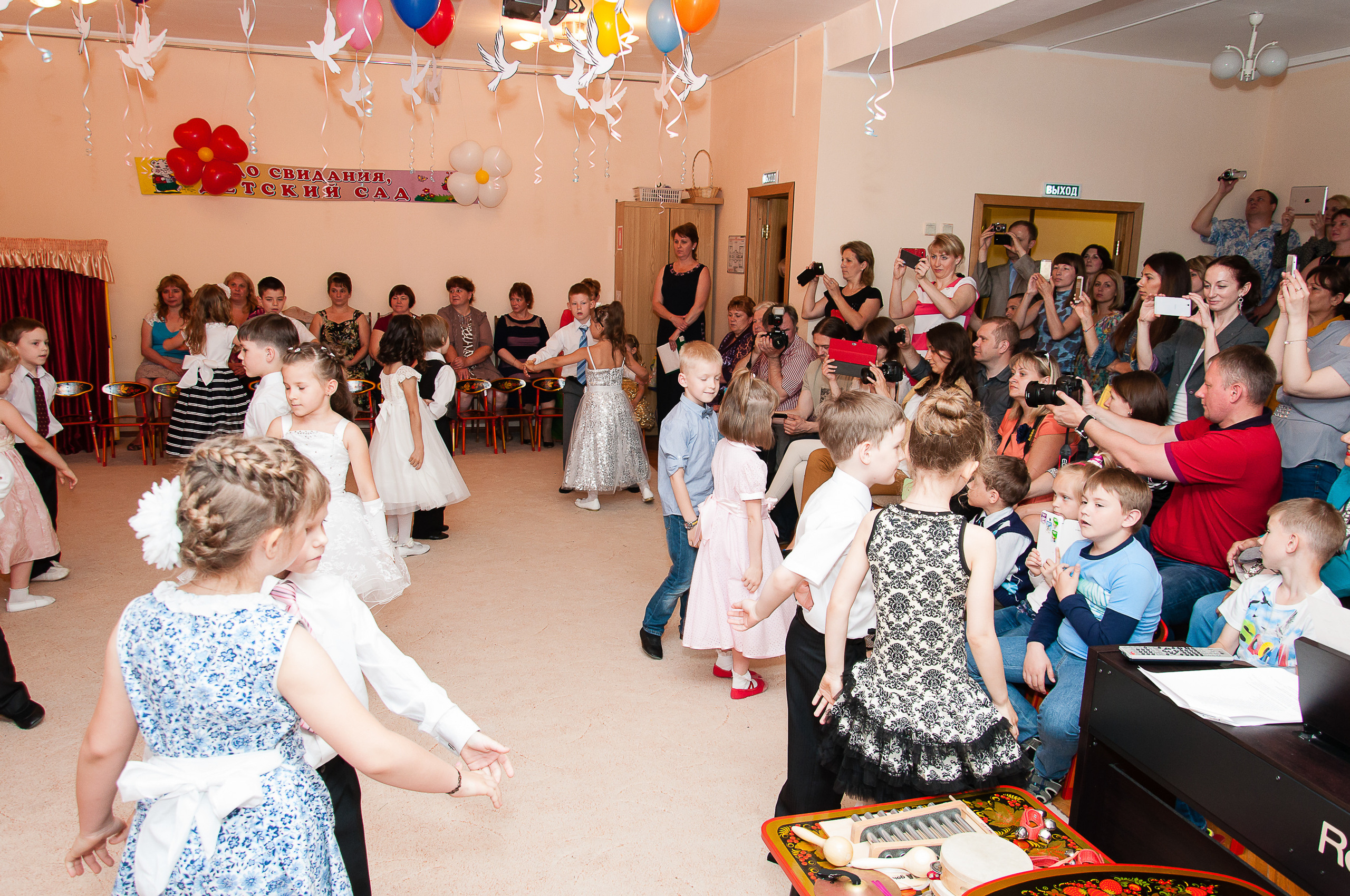 Праздничный выпускной. Выпускной школьный альбом в Москве / Школьный фотограф Юлия Михайленко