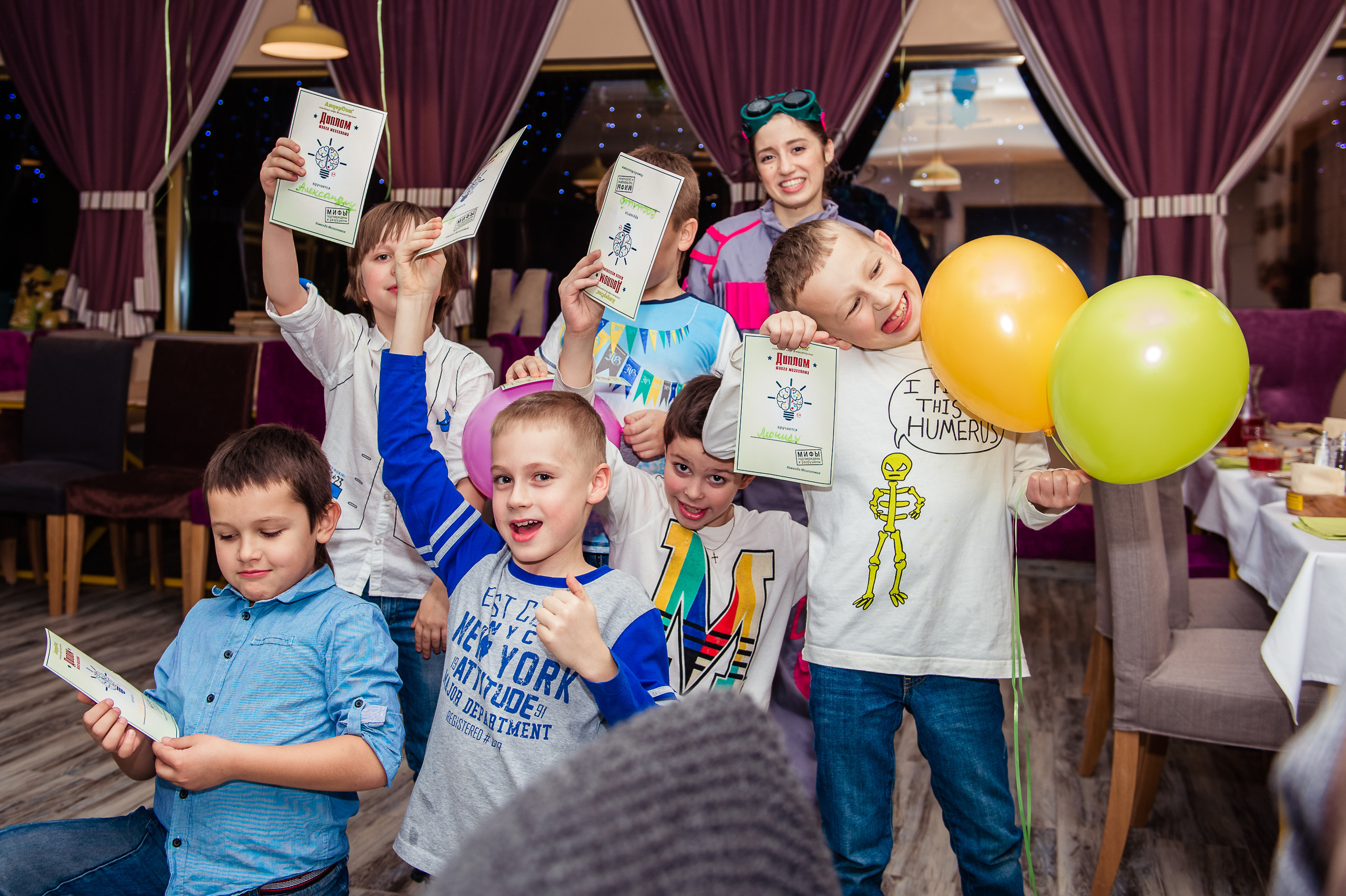 Веселый день рождения. Выпускной школьный альбом в Москве / Школьный фотограф Юлия Михайленко