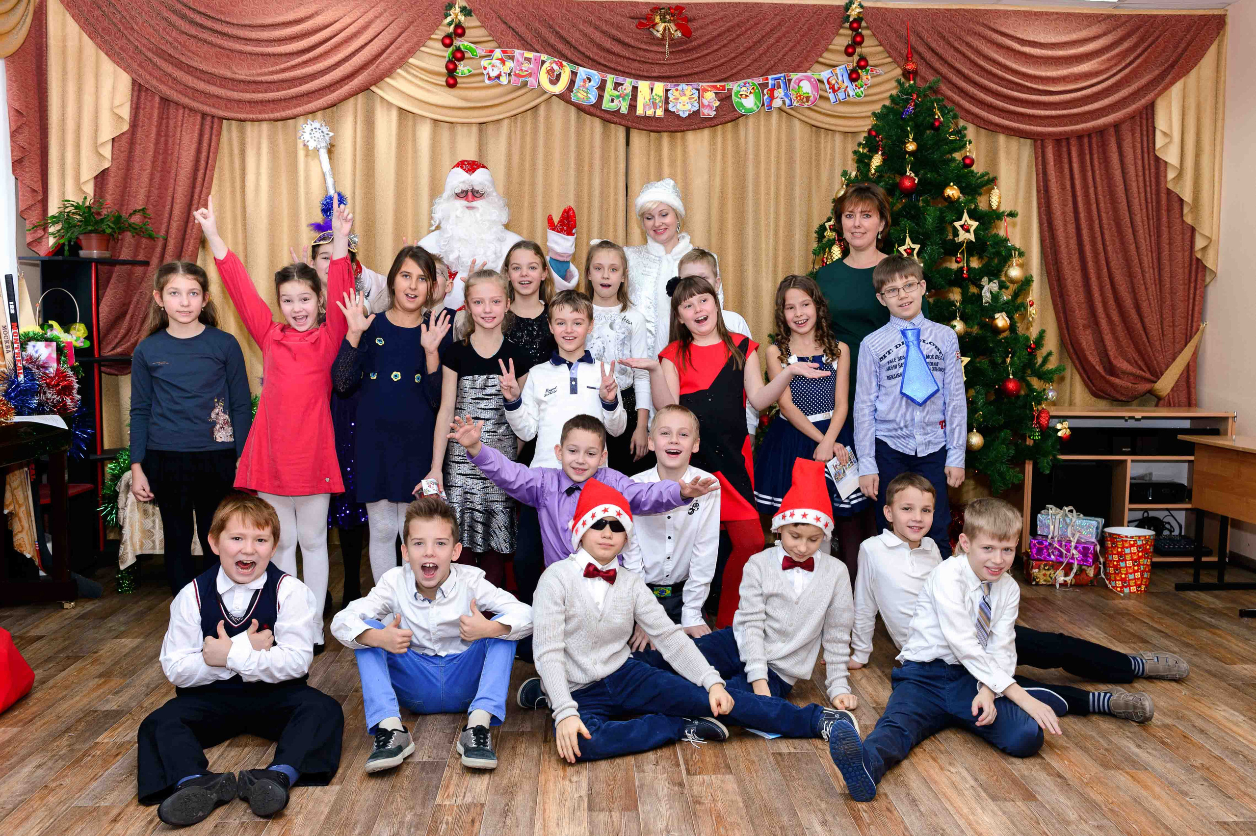 Праздник на новый год. Выпускной школьный альбом в Москве / Школьный фотограф Юлия Михайленко