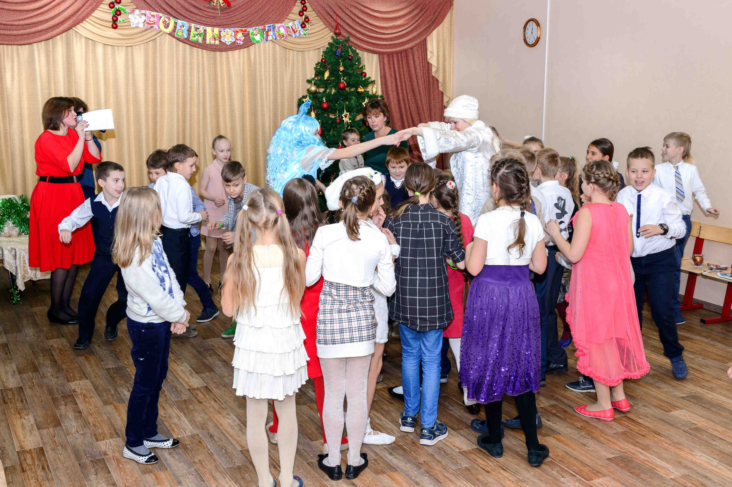Праздник на новый год. Выпускной школьный альбом в Москве / Школьный фотограф Юлия Михайленко