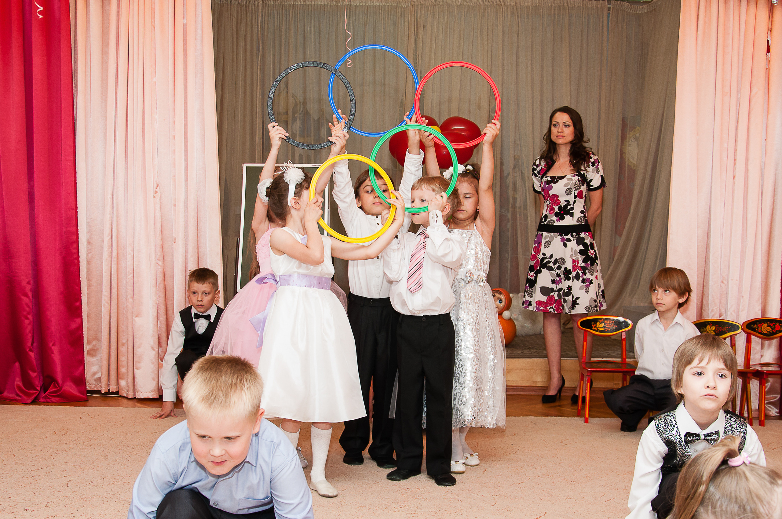 Праздничный выпускной. Выпускной школьный альбом в Москве / Школьный фотограф Юлия Михайленко