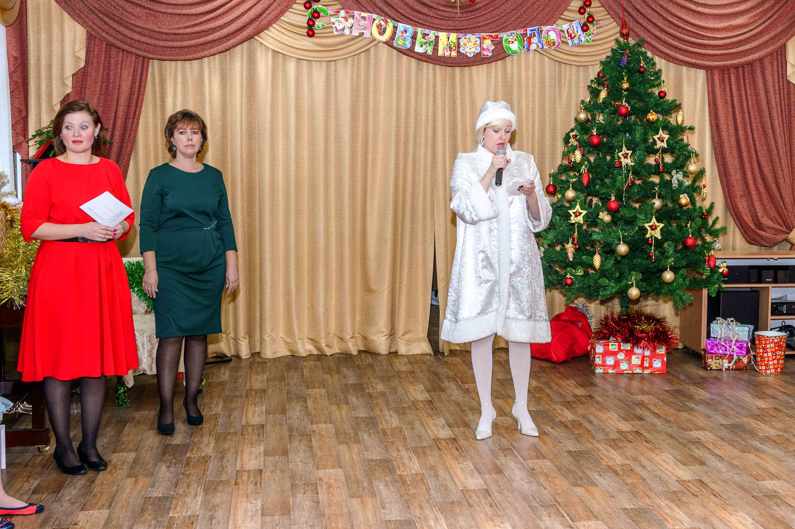 Праздник на новый год. Выпускной школьный альбом в Москве / Школьный фотограф Юлия Михайленко