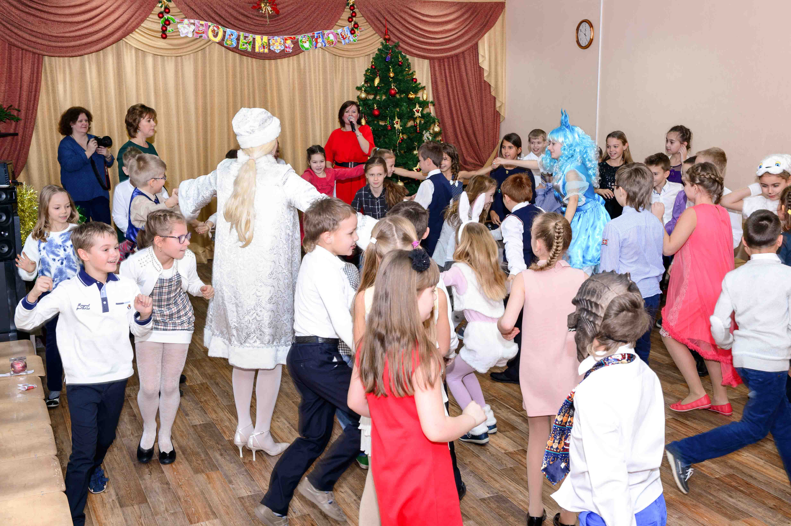 Праздник на новый год. Выпускной школьный альбом в Москве / Школьный фотограф Юлия Михайленко