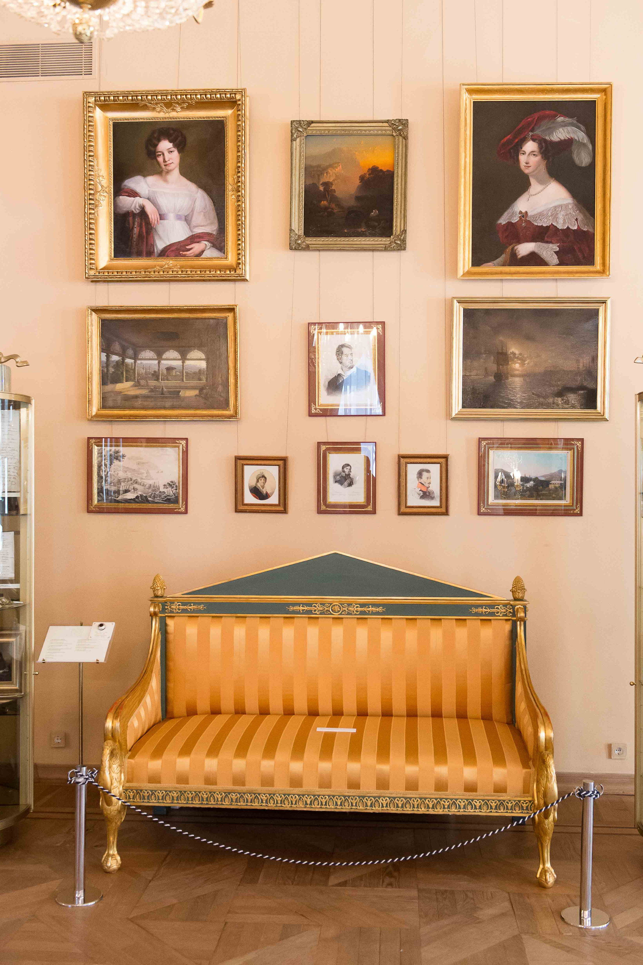 Экскурсия в Пушкинский музей. Выпускной школьный альбом в Москве / Школьный фотограф Юлия Михайленко