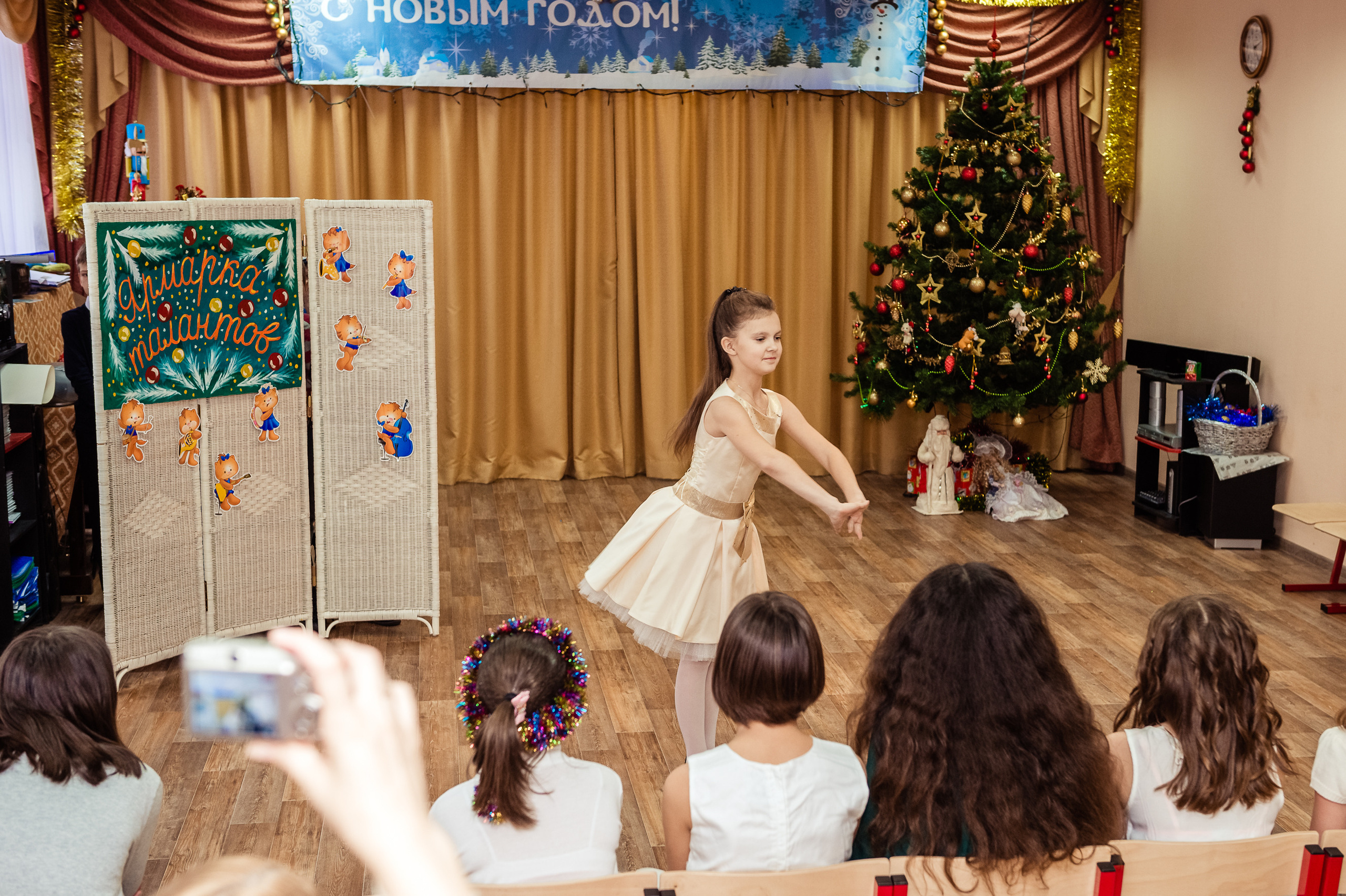 Ярмарка талантов. Праздник на Новый год. Выпускной школьный альбом в Москве / Школьный фотограф Юлия Михайленко