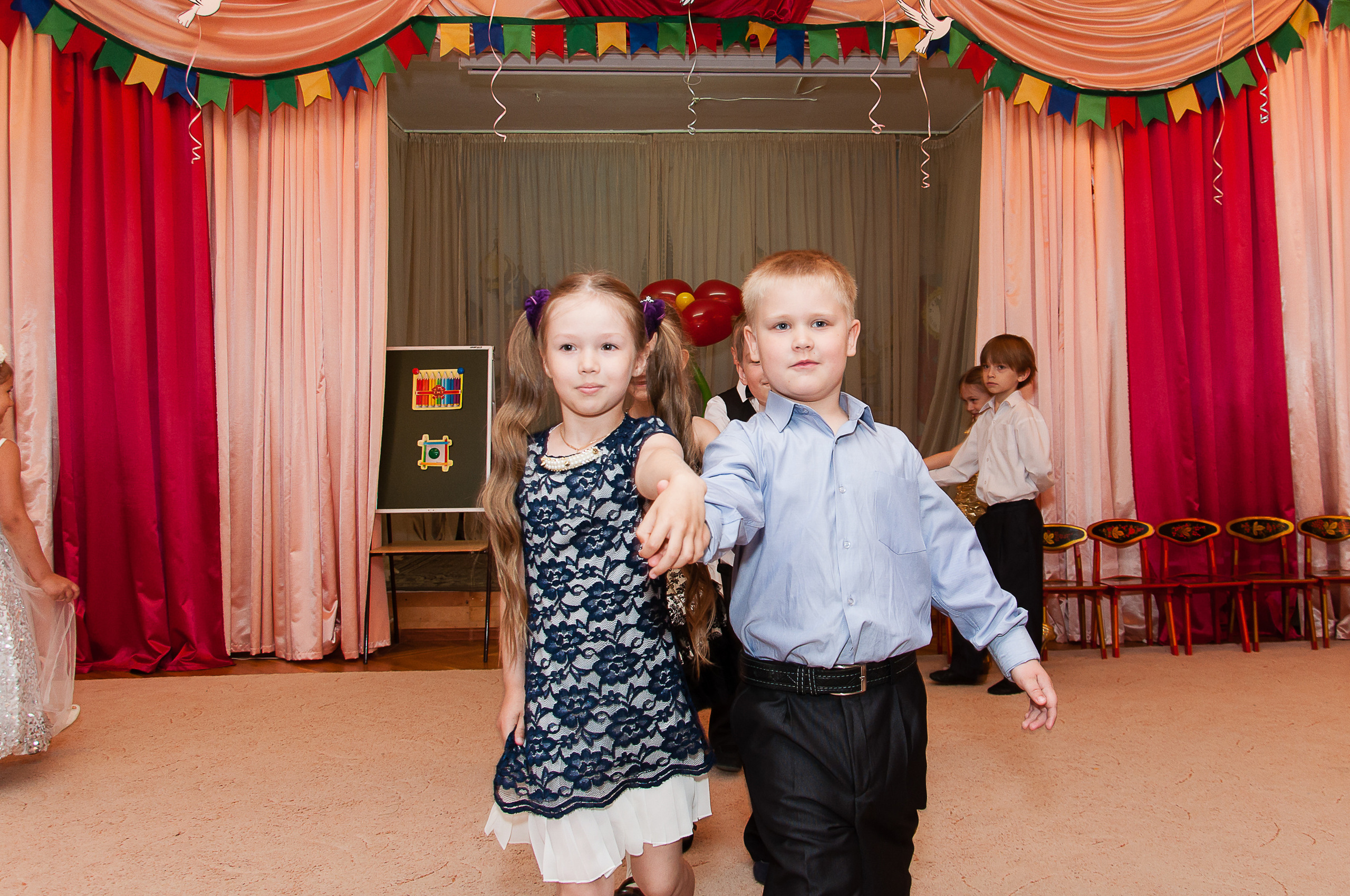 Праздничный выпускной. Выпускной школьный альбом в Москве / Школьный фотограф Юлия Михайленко