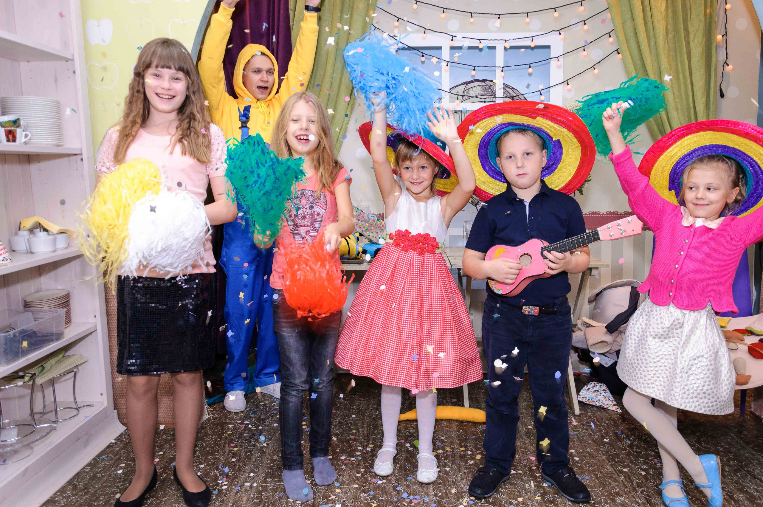 День рождения в кафе АндерСон. Выпускной школьный альбом в Москве / Школьный фотограф Юлия Михайленко