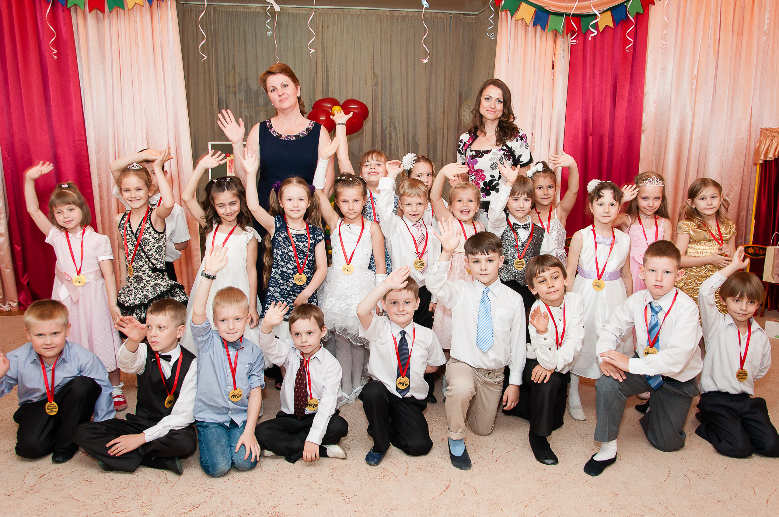 Праздничный выпускной. Выпускной школьный альбом в Москве / Школьный фотограф Юлия Михайленко
