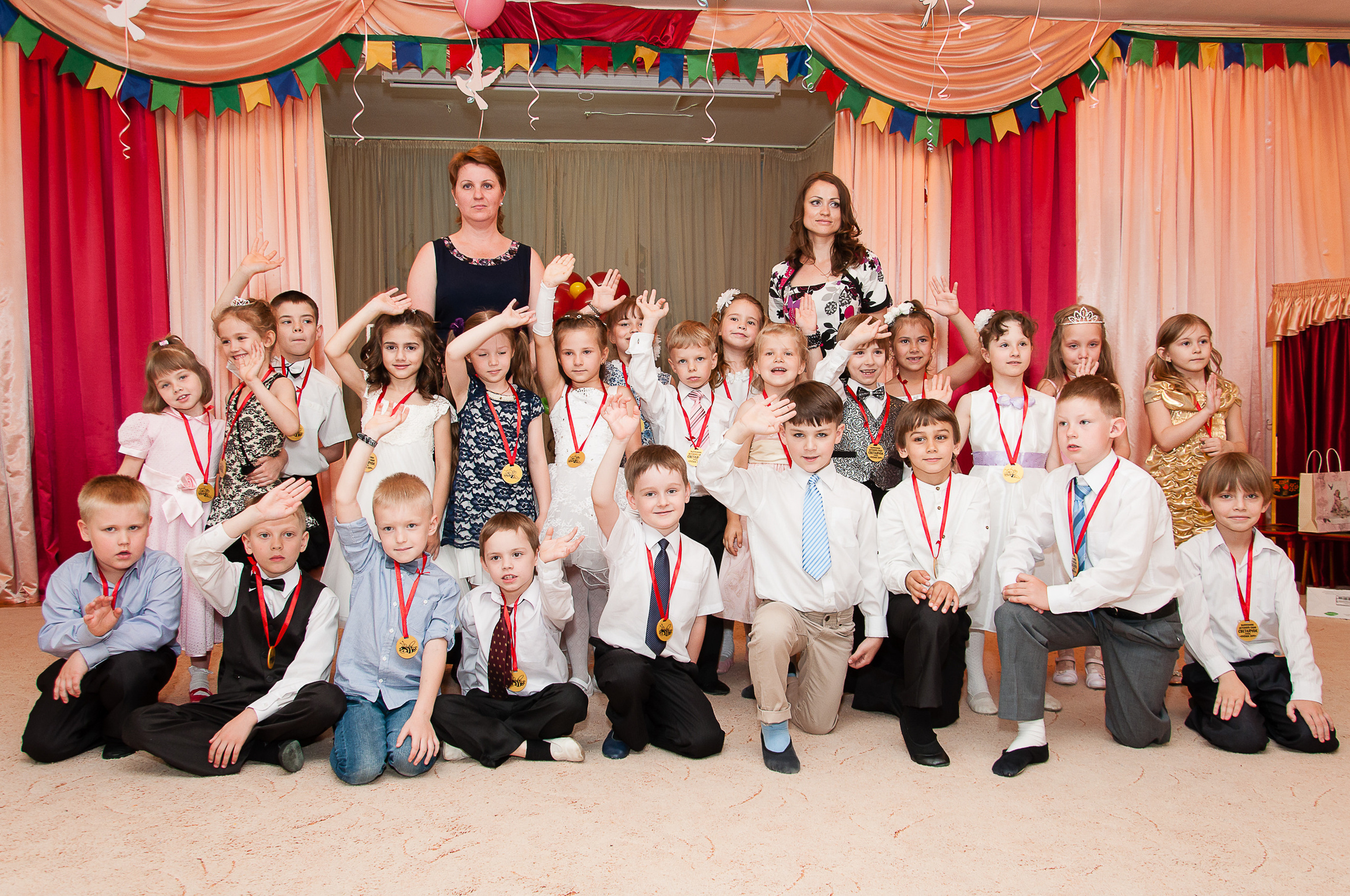 Праздничный выпускной. Выпускной школьный альбом в Москве / Школьный фотограф Юлия Михайленко