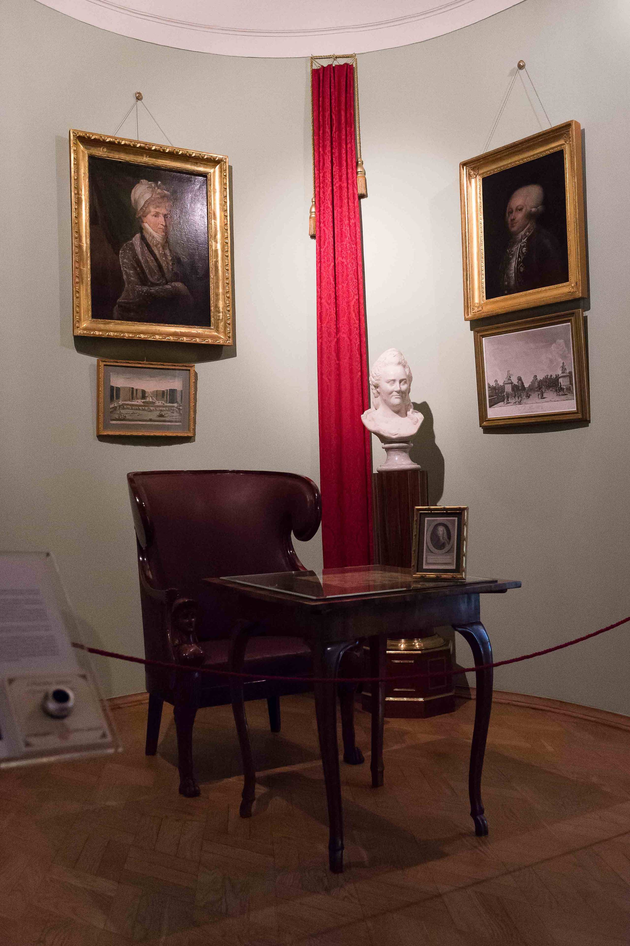 Экскурсия в Пушкинский музей. Выпускной школьный альбом в Москве / Школьный фотограф Юлия Михайленко