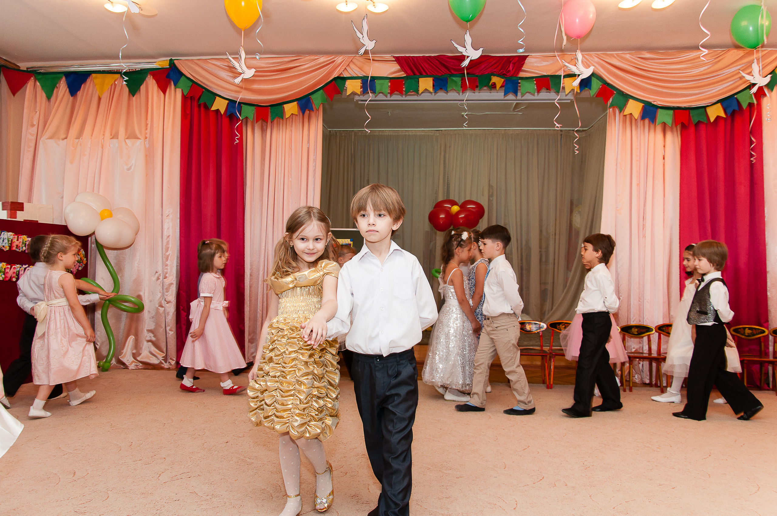Праздничный выпускной. Выпускной школьный альбом в Москве / Школьный фотограф Юлия Михайленко