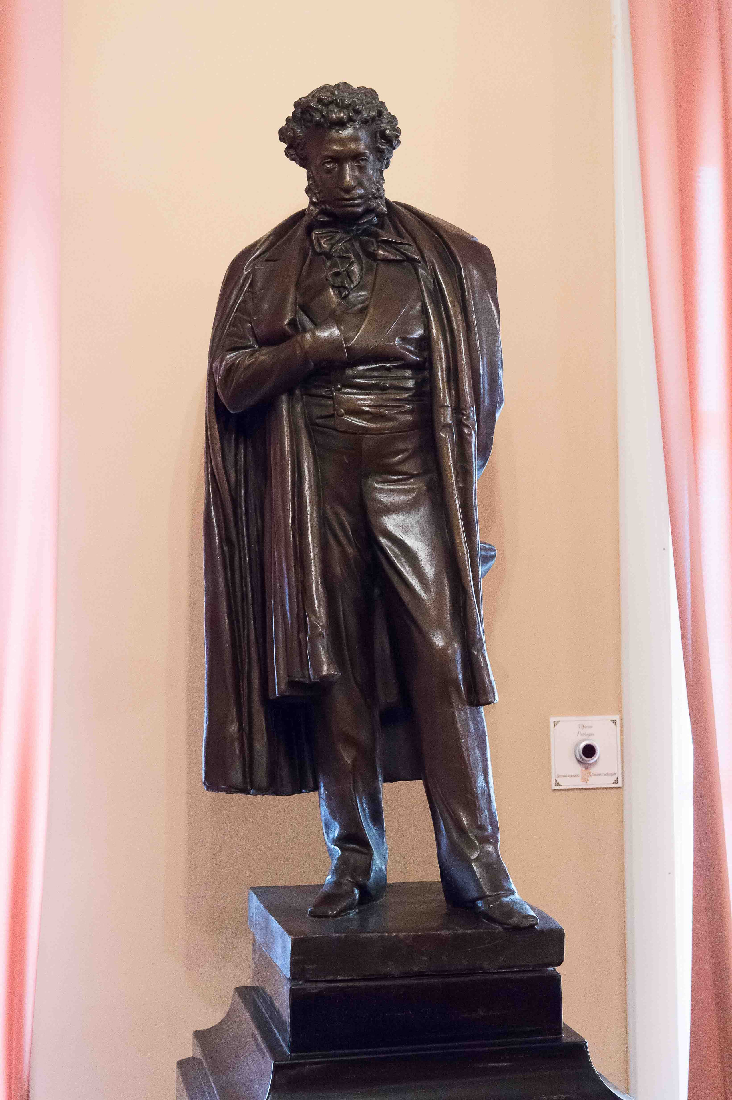 Экскурсия в Пушкинский музей. Выпускной школьный альбом в Москве / Школьный фотограф Юлия Михайленко