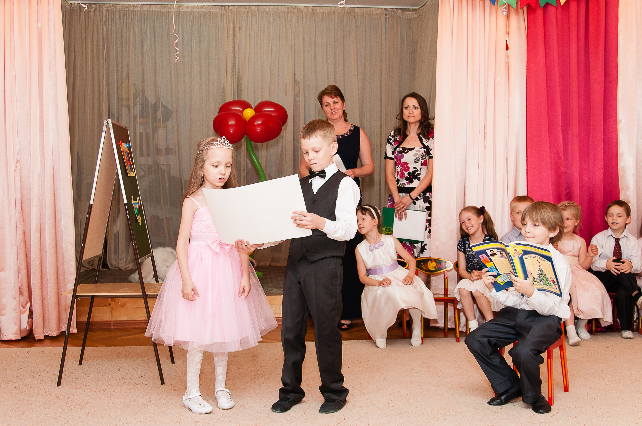 Праздничный выпускной. Выпускной школьный альбом в Москве / Школьный фотограф Юлия Михайленко