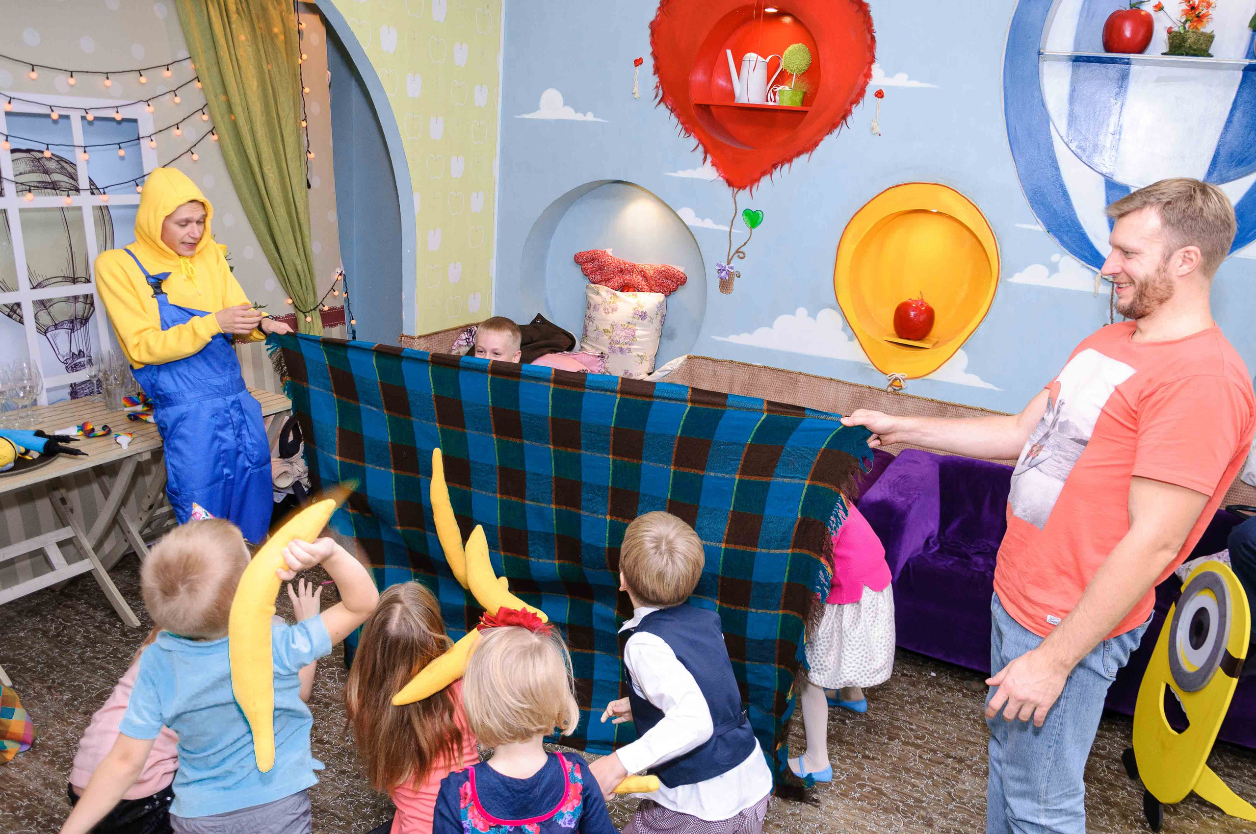 День рождения в кафе АндерСон. Выпускной школьный альбом в Москве / Школьный фотограф Юлия Михайленко