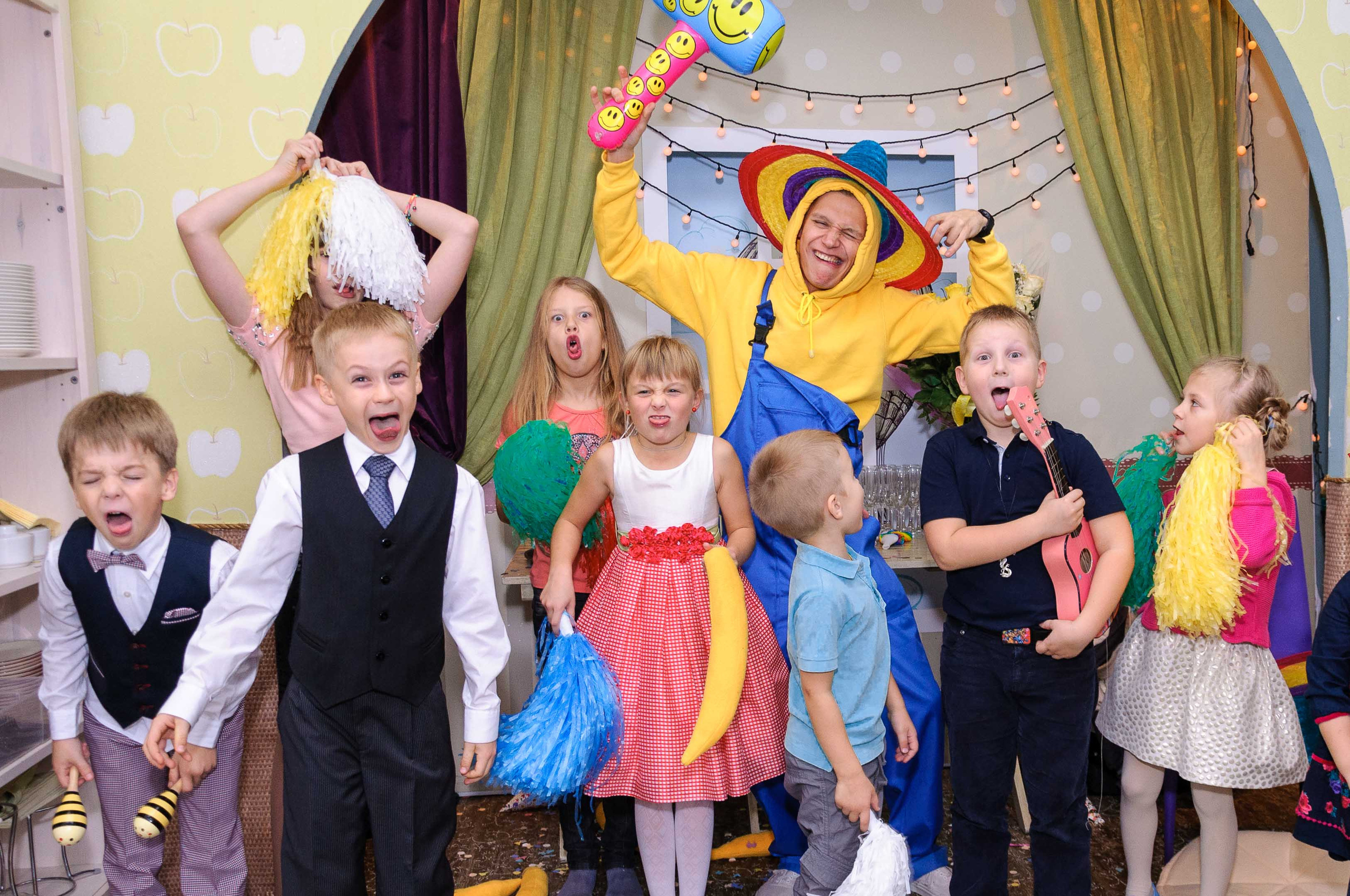 День рождения в кафе АндерСон. Выпускной школьный альбом в Москве / Школьный фотограф Юлия Михайленко