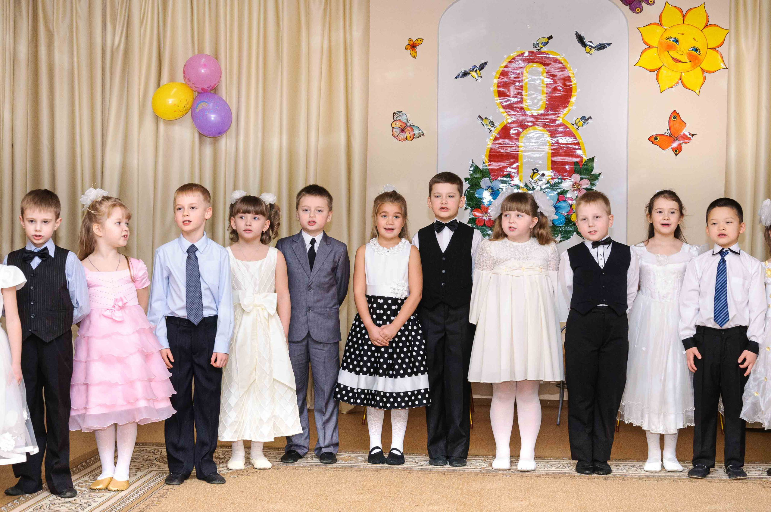 Утренник на 8 марта. Выпускной школьный альбом в Москве / Школьный фотограф Юлия Михайленко