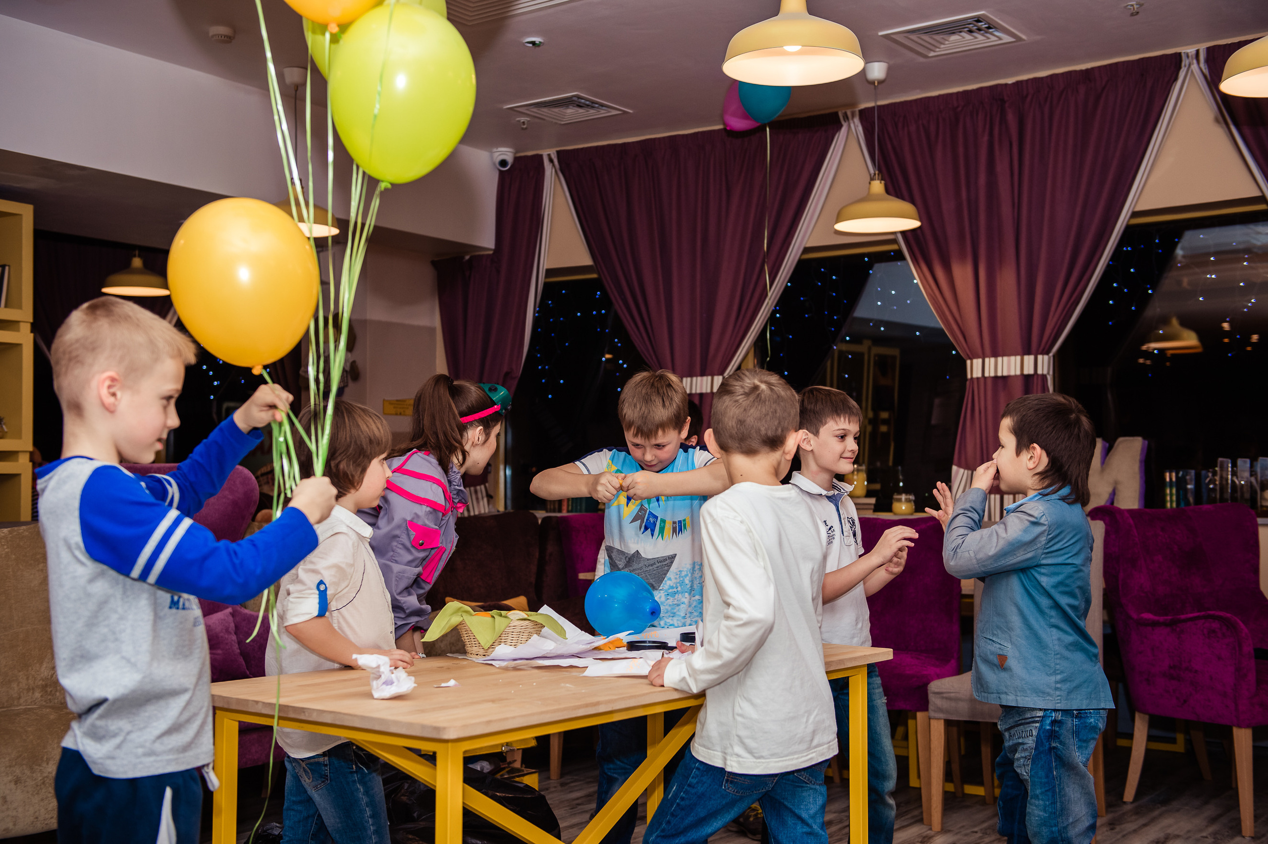 Веселый день рождения. Выпускной школьный альбом в Москве / Школьный фотограф Юлия Михайленко