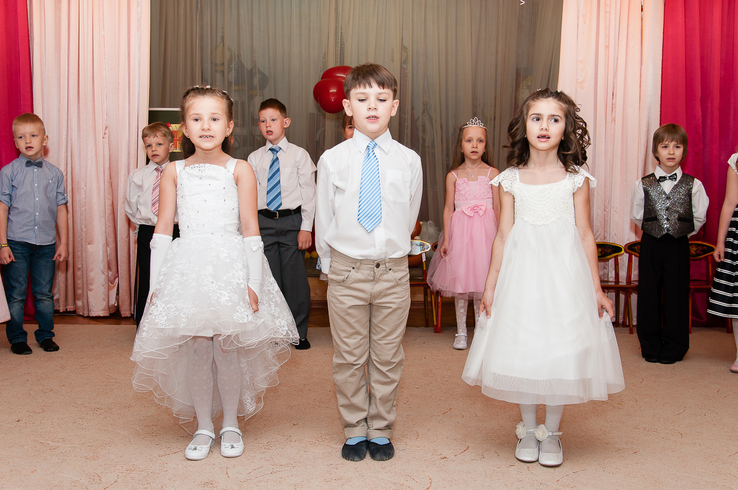 Праздничный выпускной. Выпускной школьный альбом в Москве / Школьный фотограф Юлия Михайленко