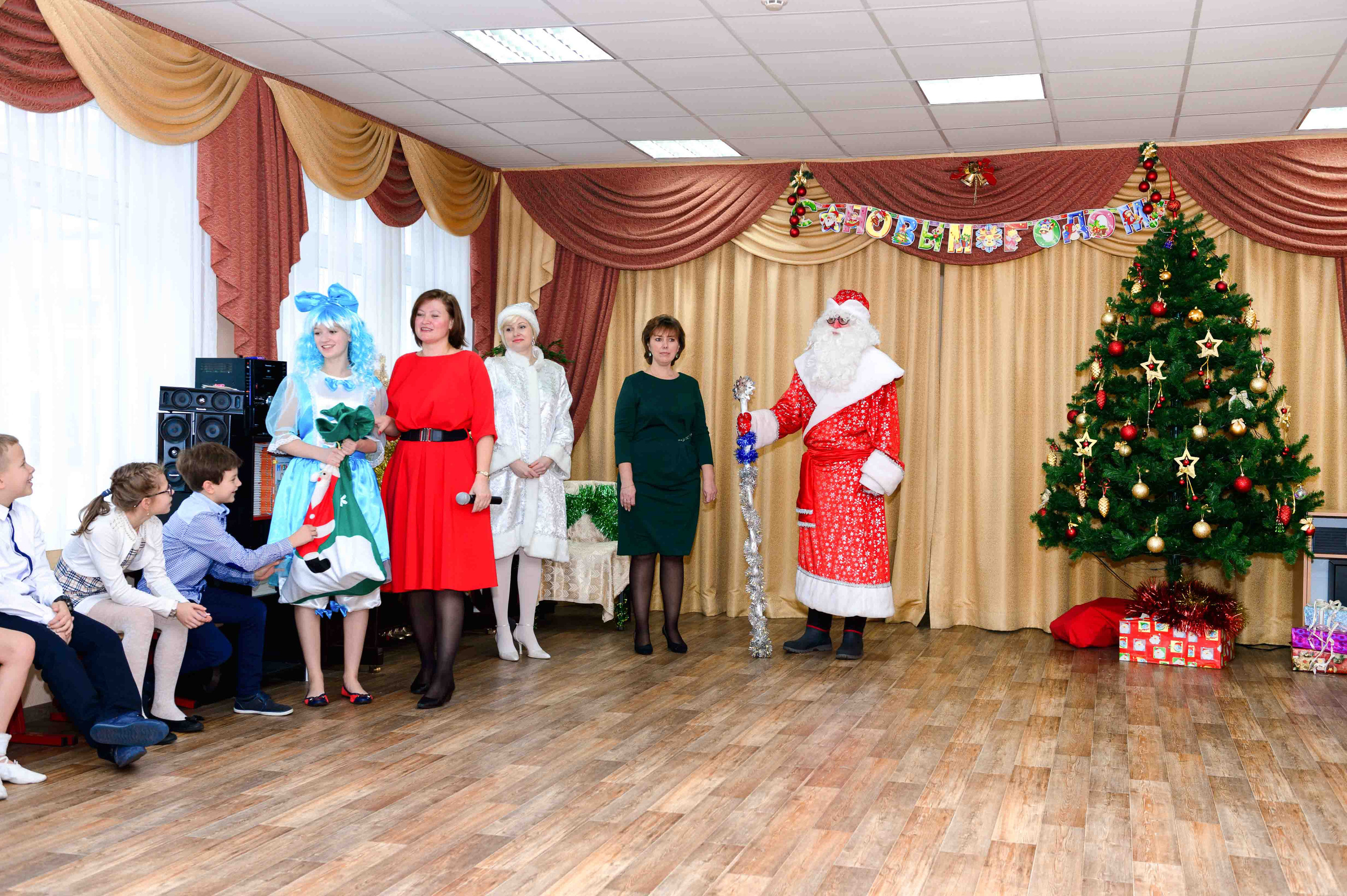 Праздник на новый год. Выпускной школьный альбом в Москве / Школьный фотограф Юлия Михайленко