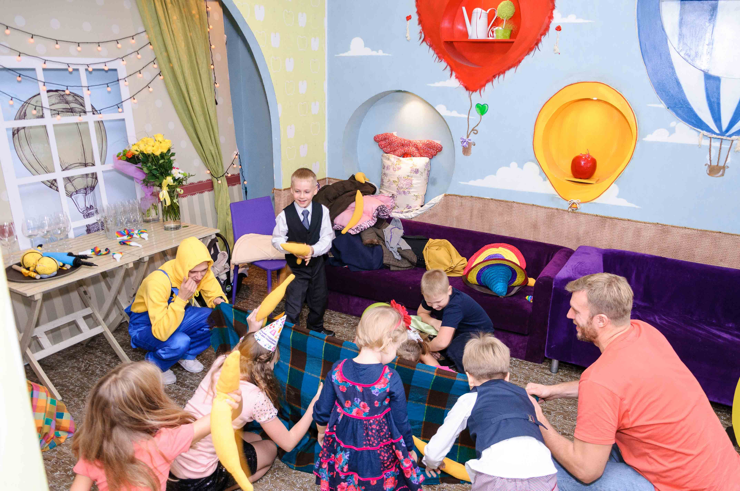 День рождения в кафе АндерСон. Выпускной школьный альбом в Москве / Школьный фотограф Юлия Михайленко