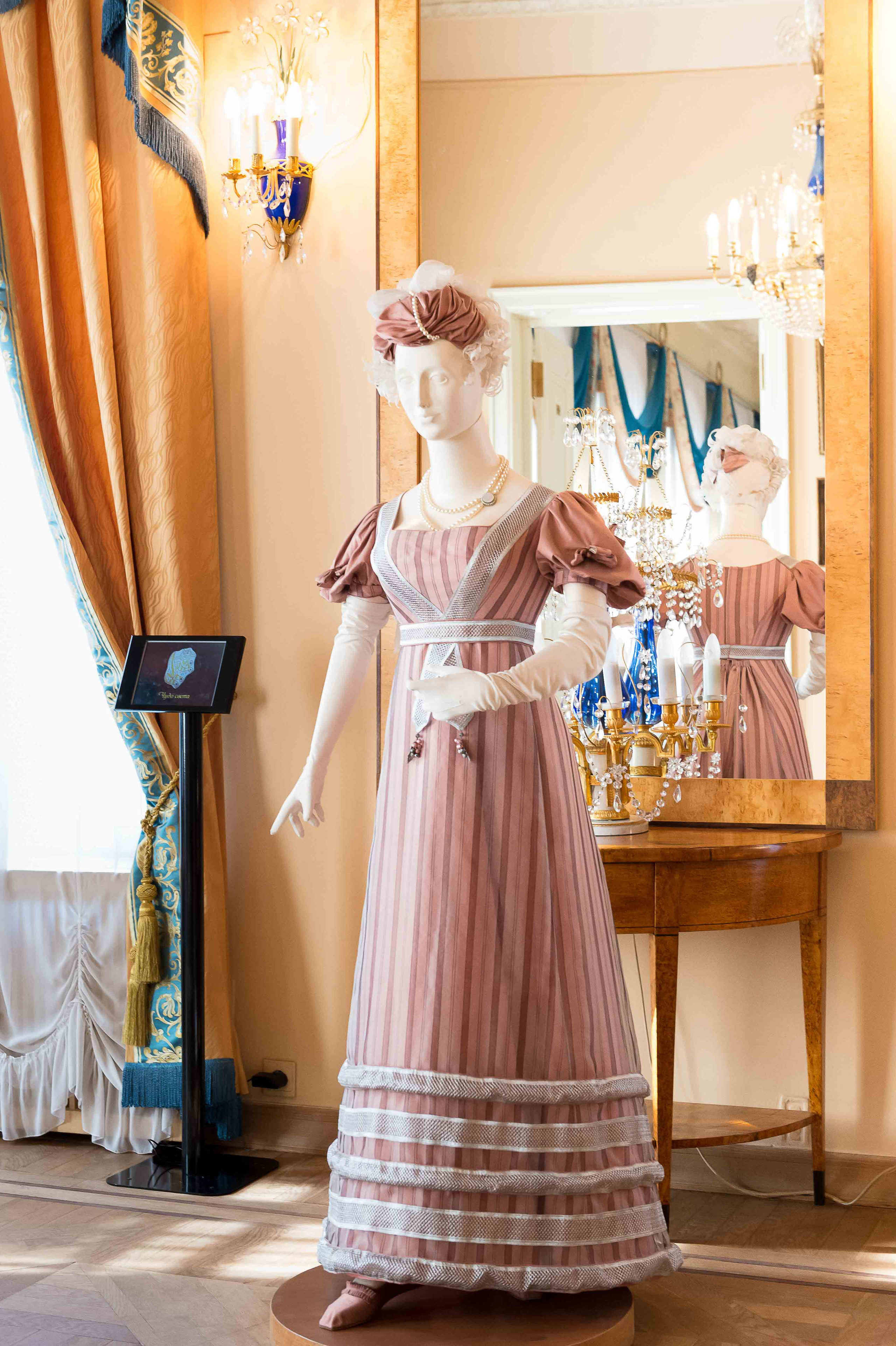 Экскурсия в Пушкинский музей. Выпускной школьный альбом в Москве / Школьный фотограф Юлия Михайленко