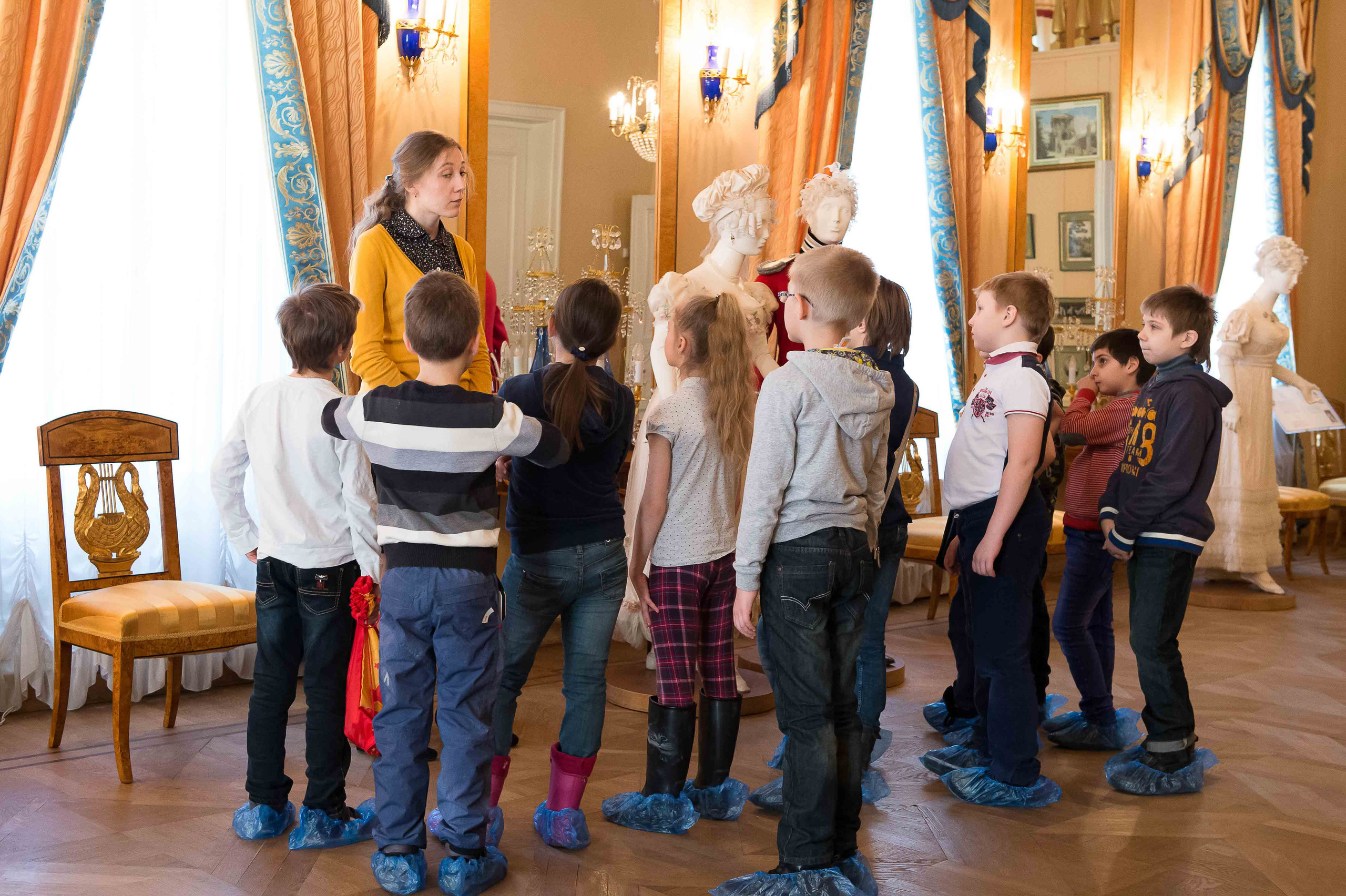 Экскурсия в Пушкинский музей. Выпускной школьный альбом в Москве / Школьный фотограф Юлия Михайленко