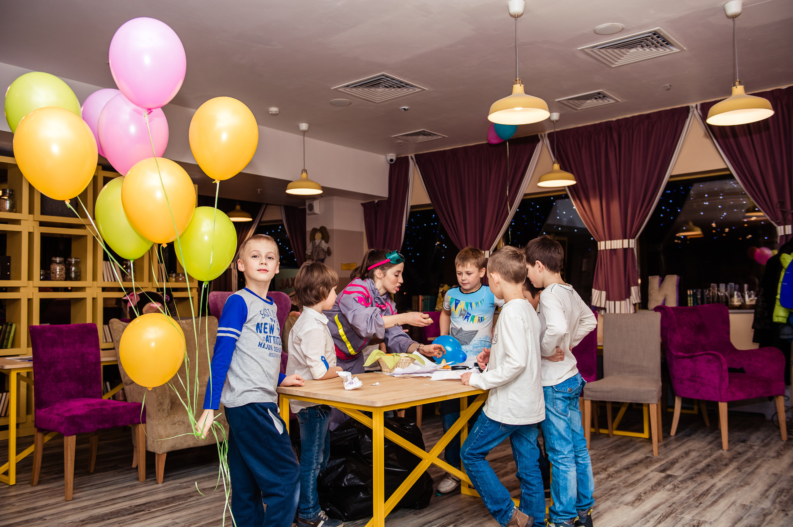 Веселый день рождения. Выпускной школьный альбом в Москве / Школьный фотограф Юлия Михайленко