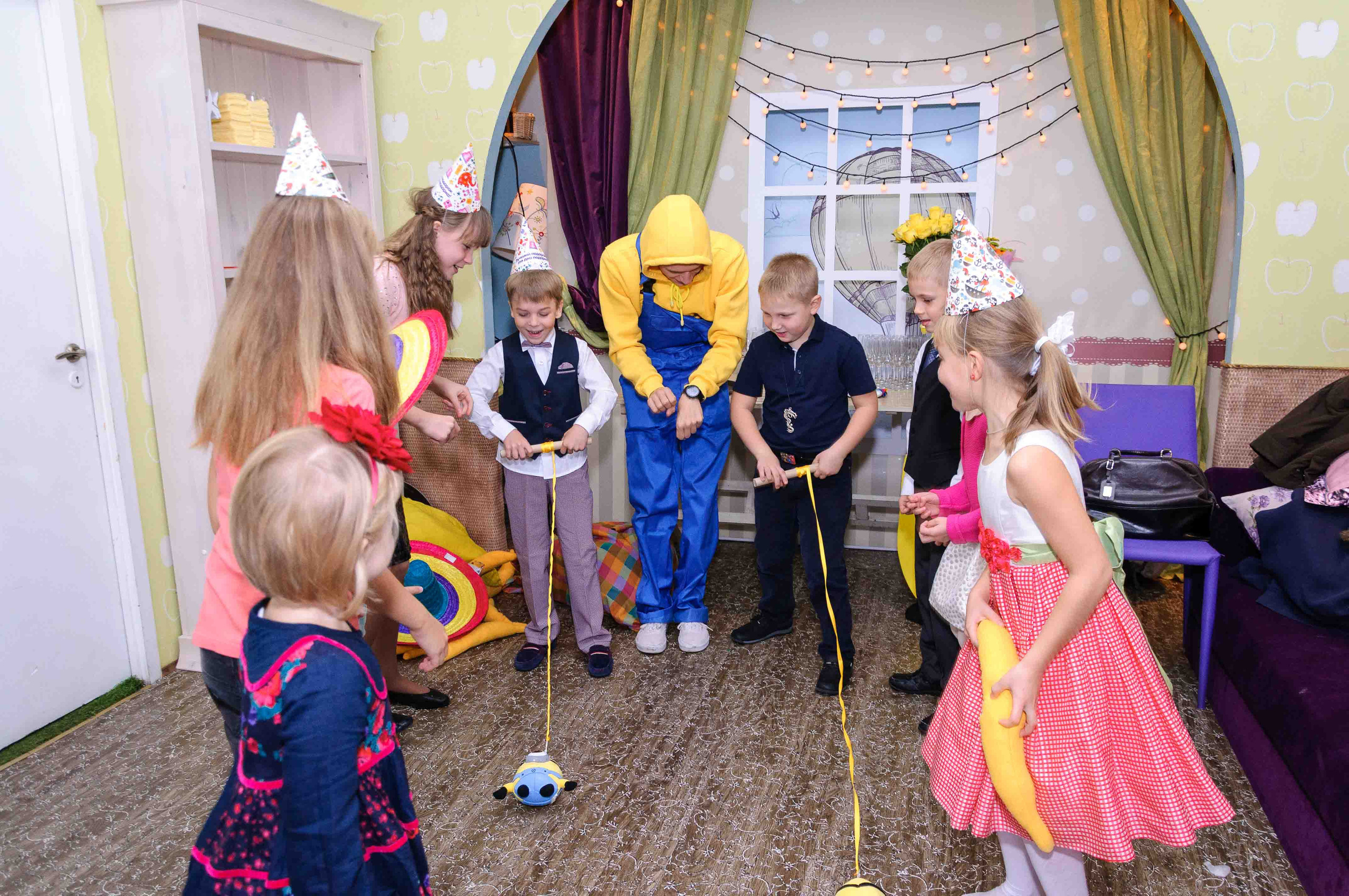 День рождения в кафе АндерСон. Выпускной школьный альбом в Москве / Школьный фотограф Юлия Михайленко