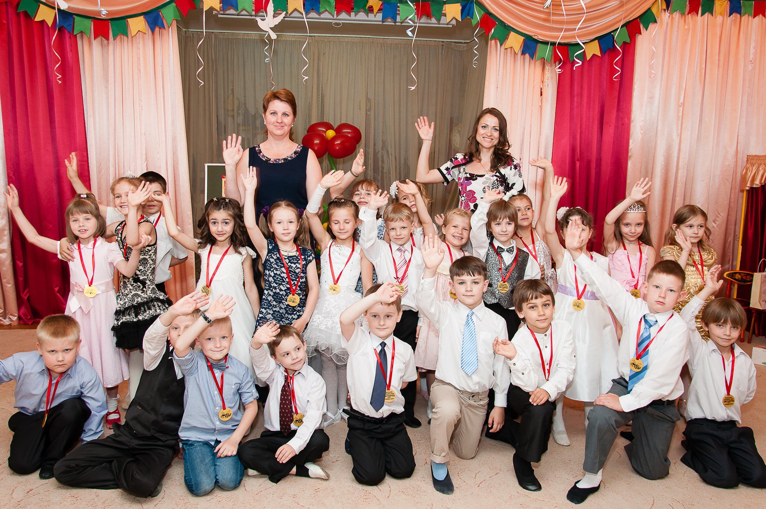Праздничный выпускной. Выпускной школьный альбом в Москве / Школьный фотограф Юлия Михайленко