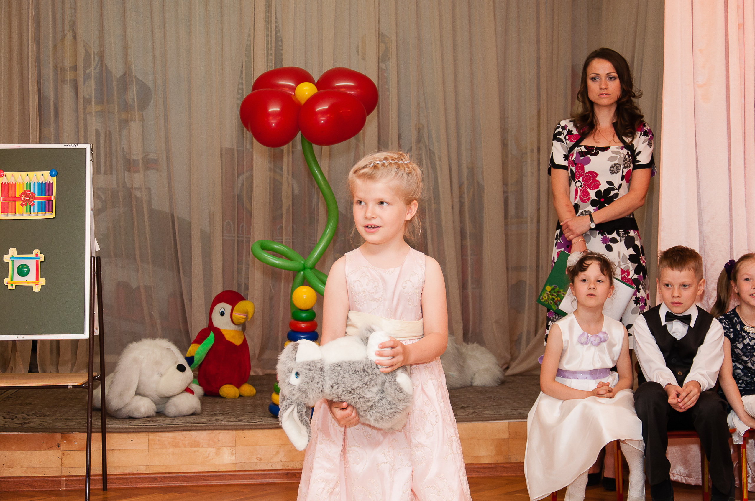 Праздничный выпускной. Выпускной школьный альбом в Москве / Школьный фотограф Юлия Михайленко