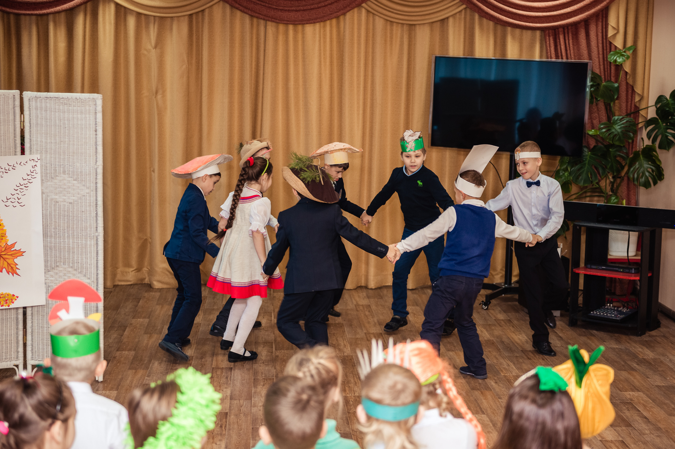 Праздник осени. Выпускной школьный альбом в Москве / Школьный фотограф Юлия Михайленко