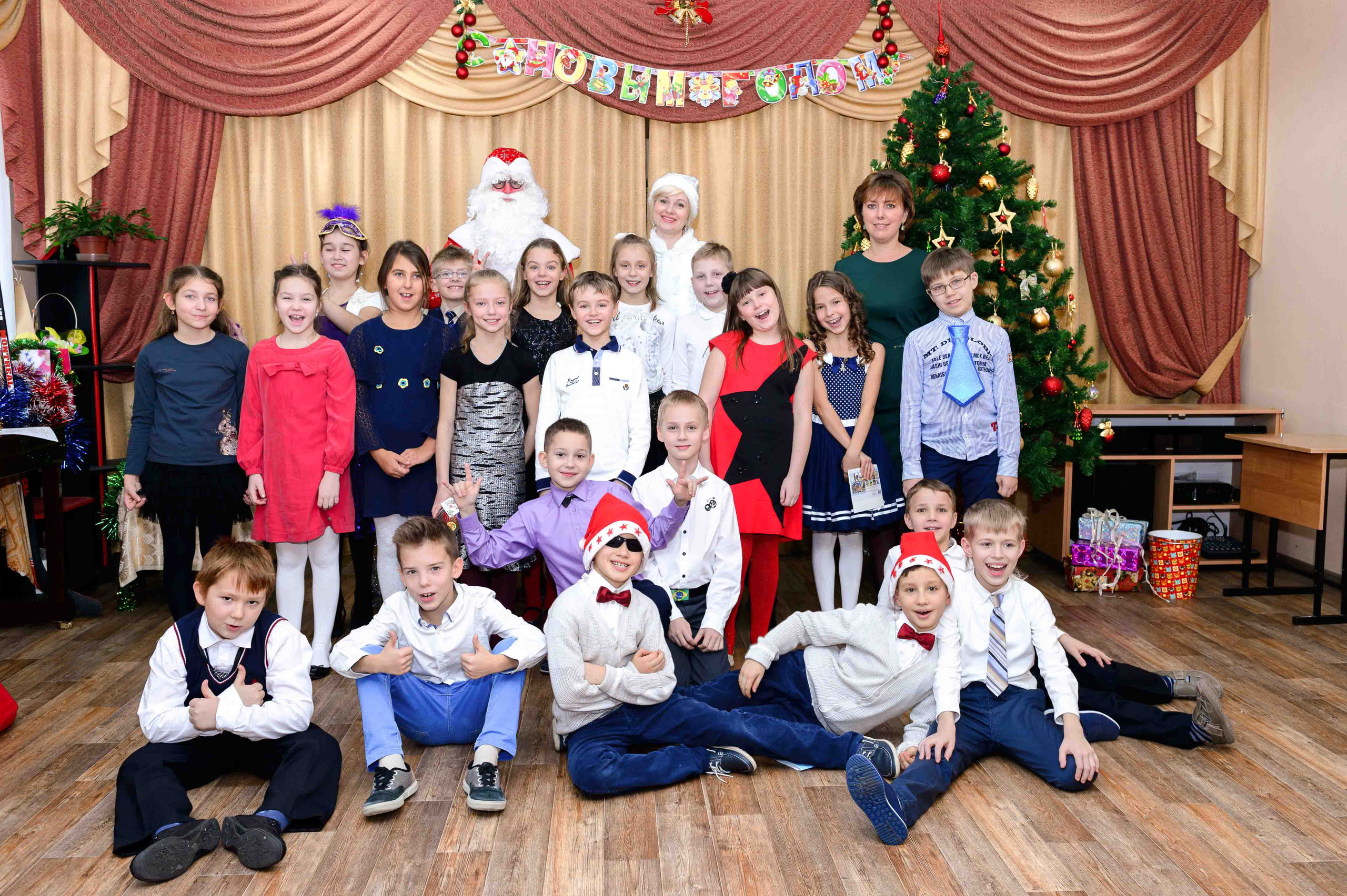 Праздник на новый год. Выпускной школьный альбом в Москве / Школьный фотограф Юлия Михайленко