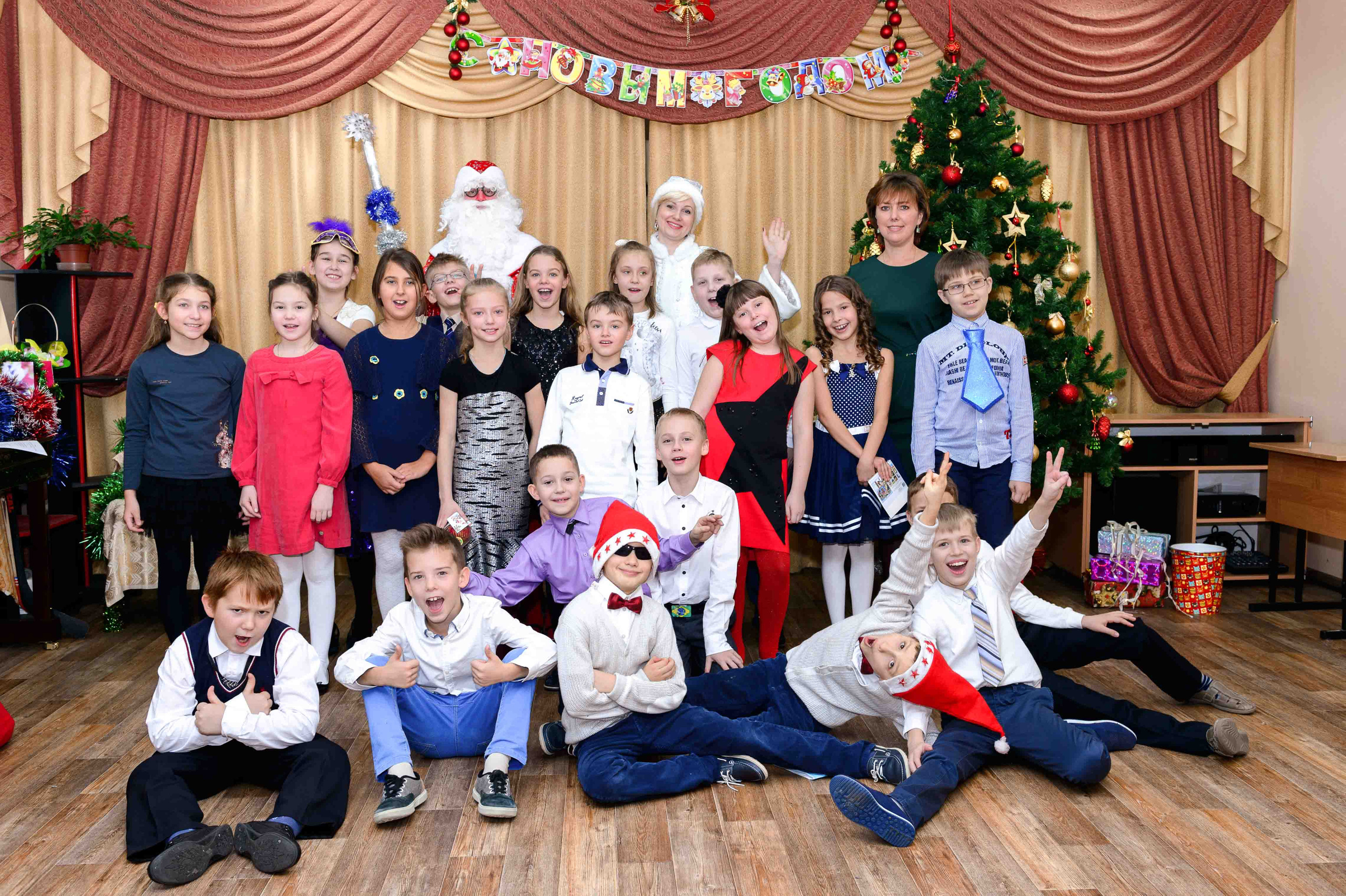 Праздник на новый год. Выпускной школьный альбом в Москве / Школьный фотограф Юлия Михайленко