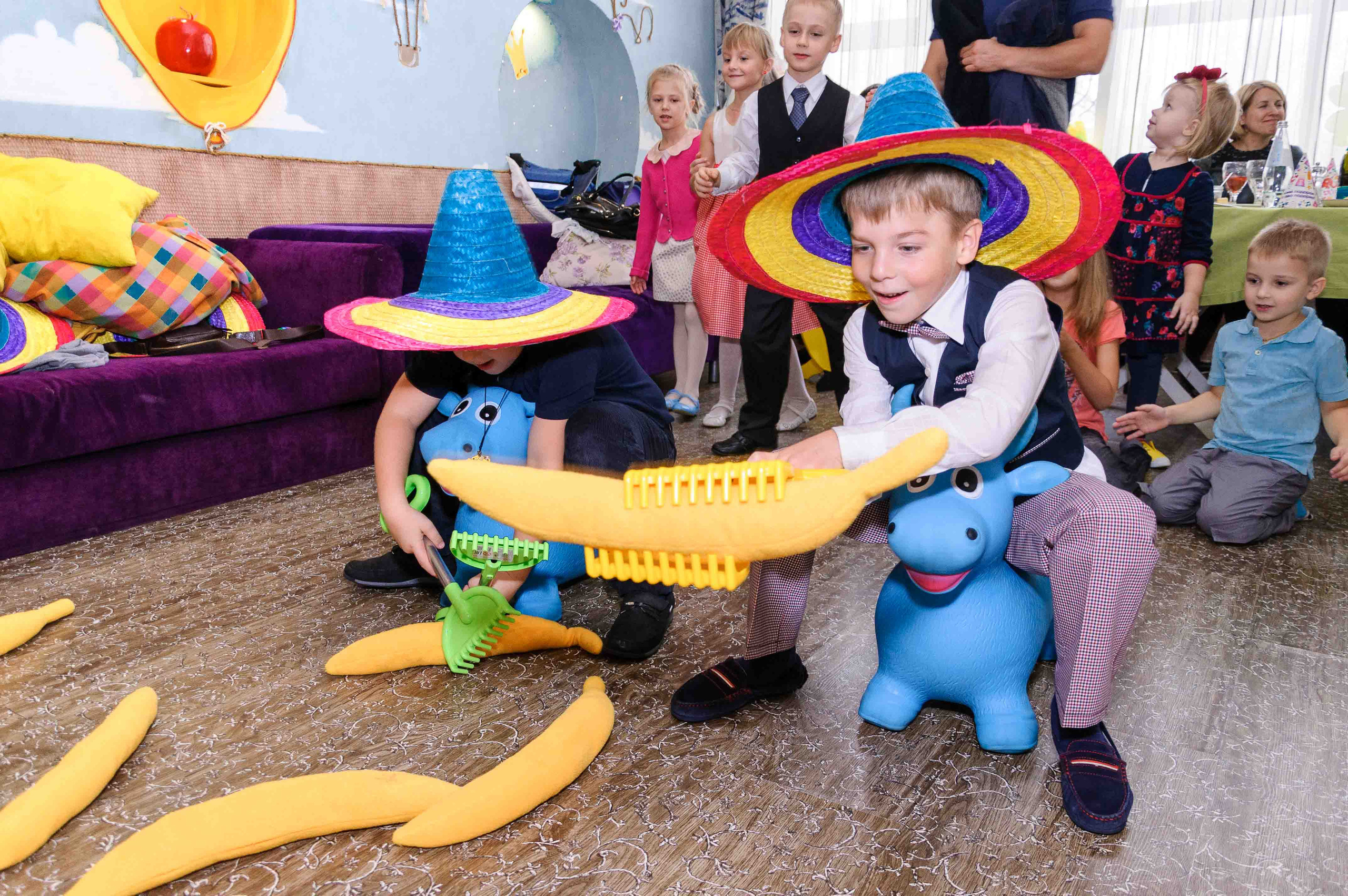 День рождения в кафе АндерСон. Выпускной школьный альбом в Москве / Школьный фотограф Юлия Михайленко