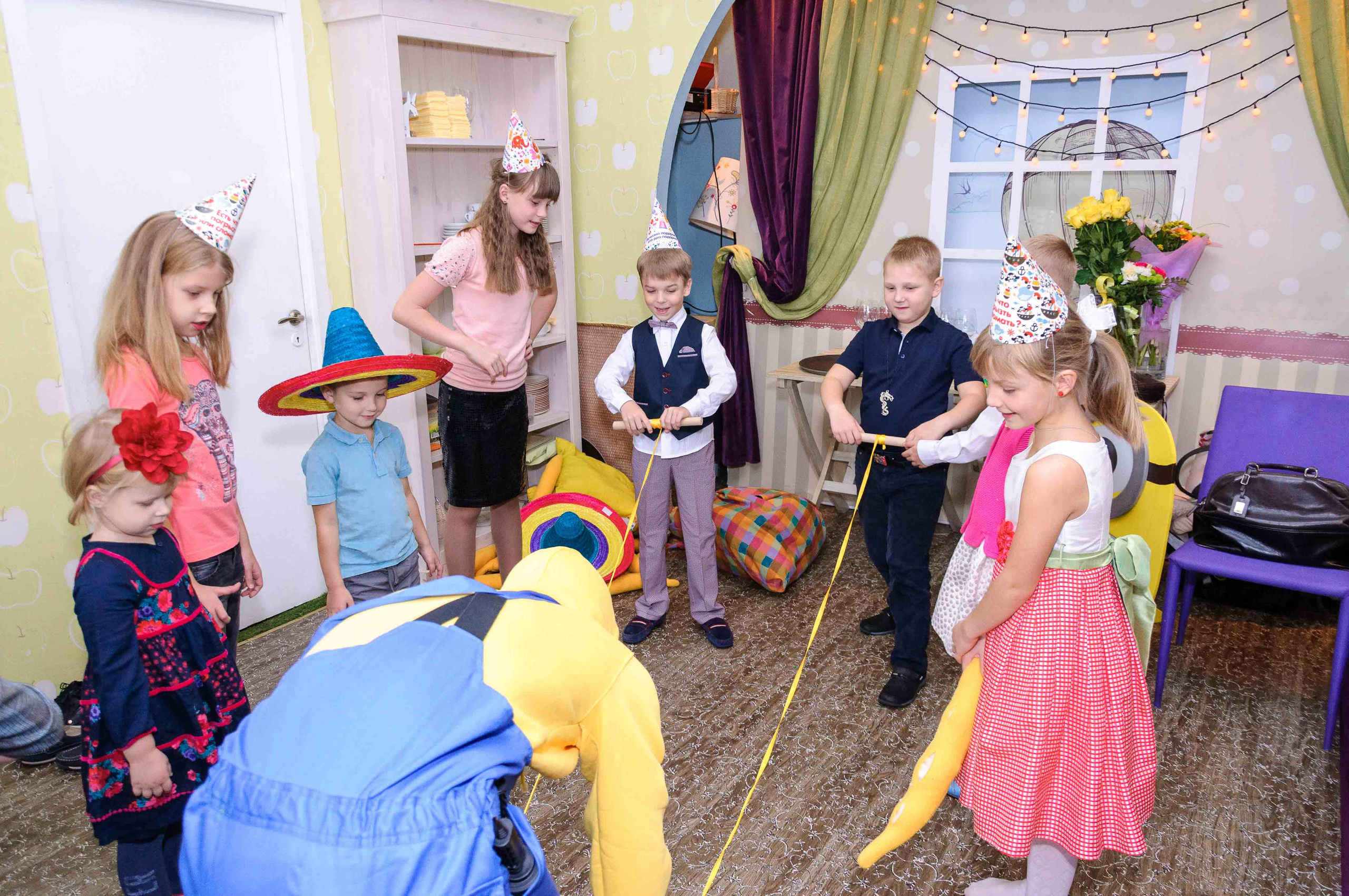 День рождения в кафе АндерСон. Выпускной школьный альбом в Москве / Школьный фотограф Юлия Михайленко