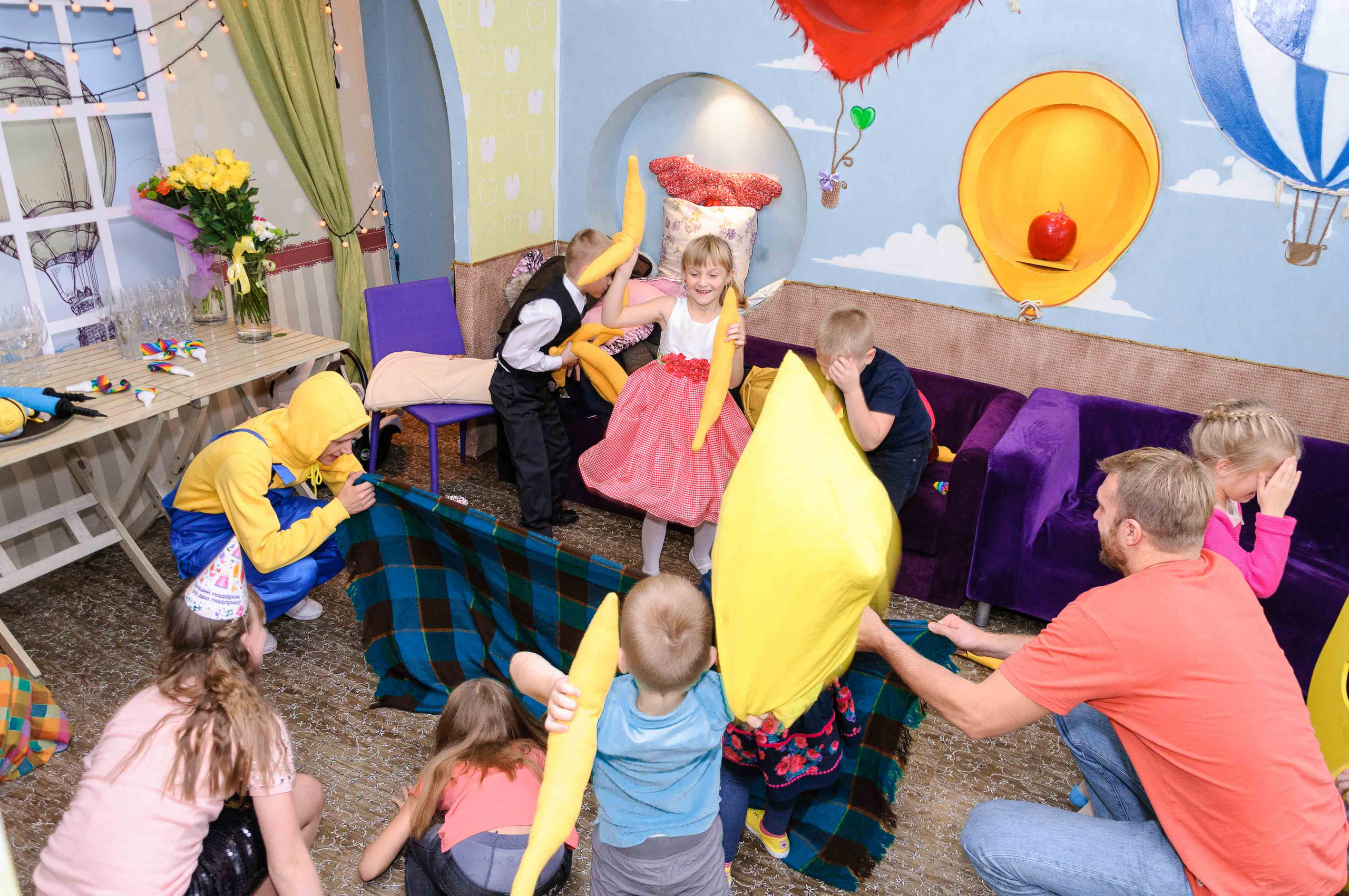 День рождения в кафе АндерСон. Выпускной школьный альбом в Москве / Школьный фотограф Юлия Михайленко