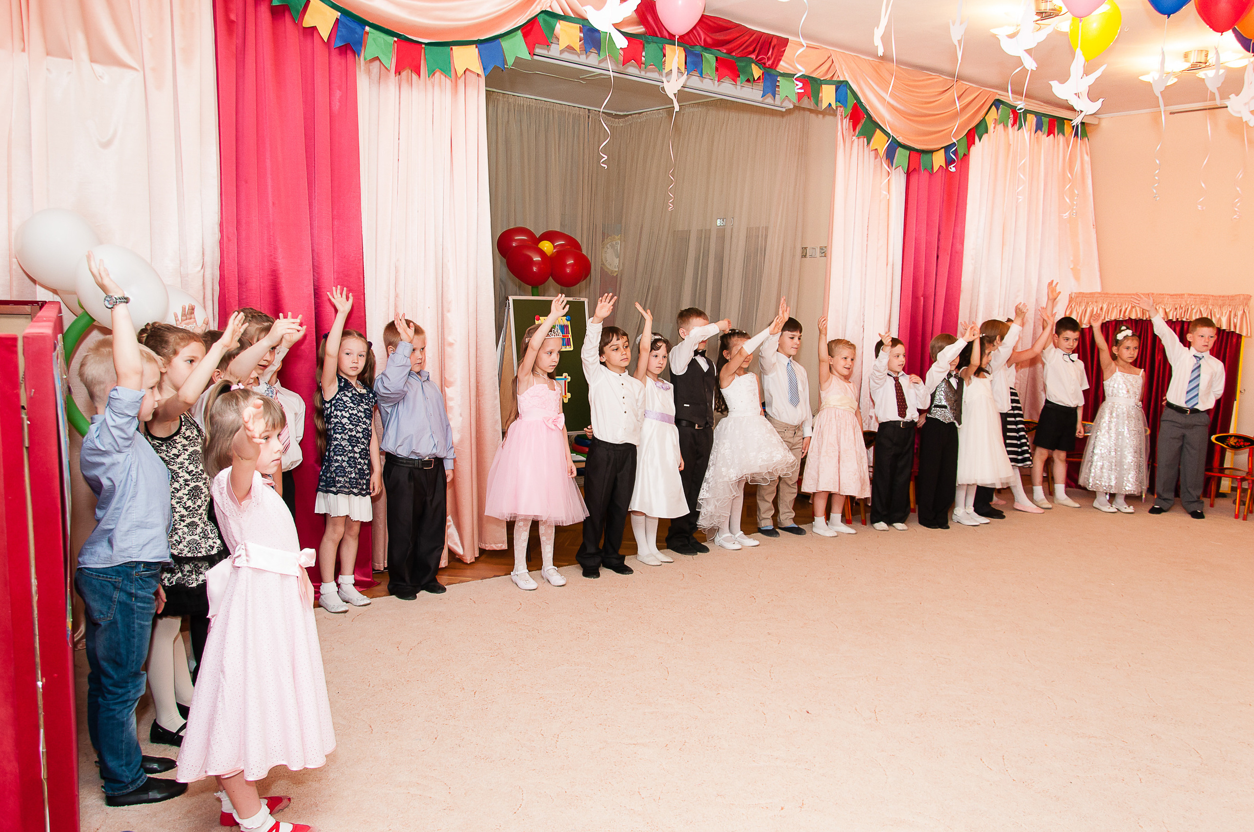 Праздничный выпускной. Выпускной школьный альбом в Москве / Школьный фотограф Юлия Михайленко