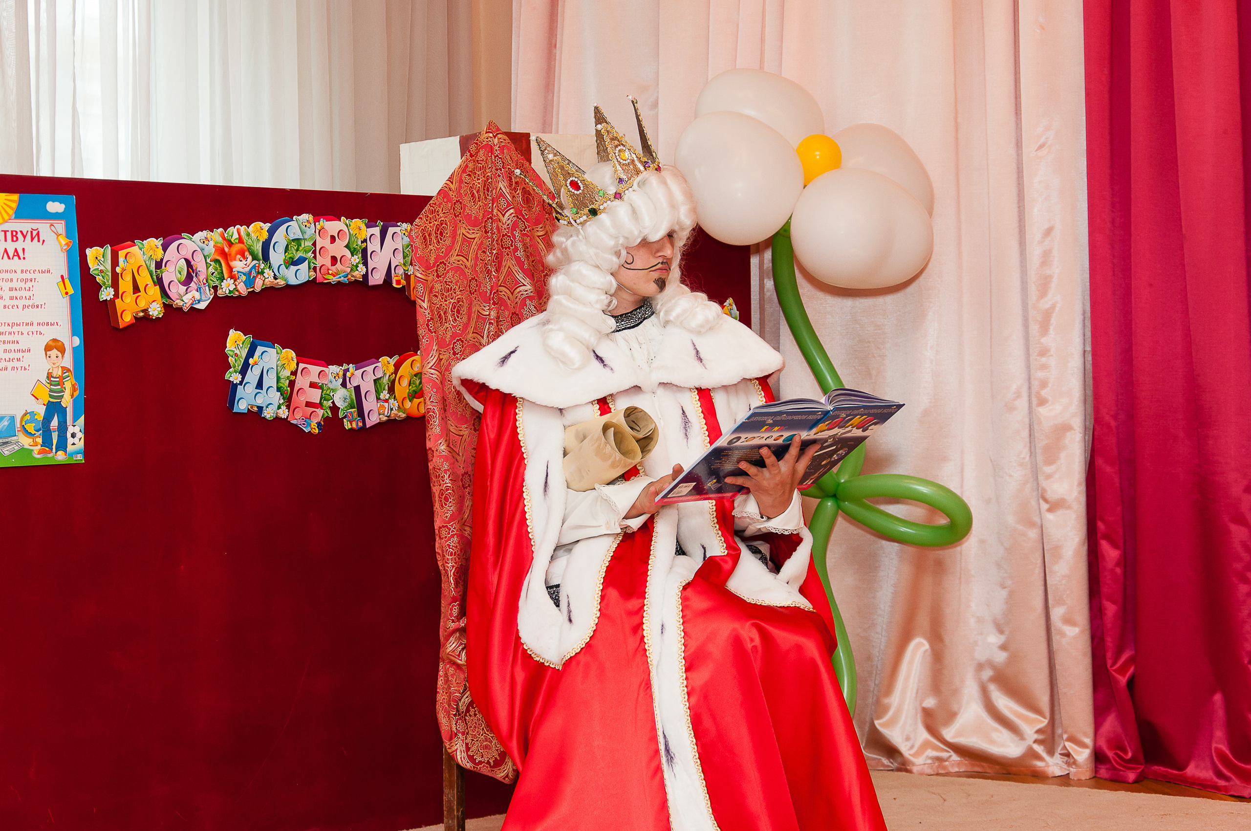 Праздничный выпускной. Выпускной школьный альбом в Москве / Школьный фотограф Юлия Михайленко