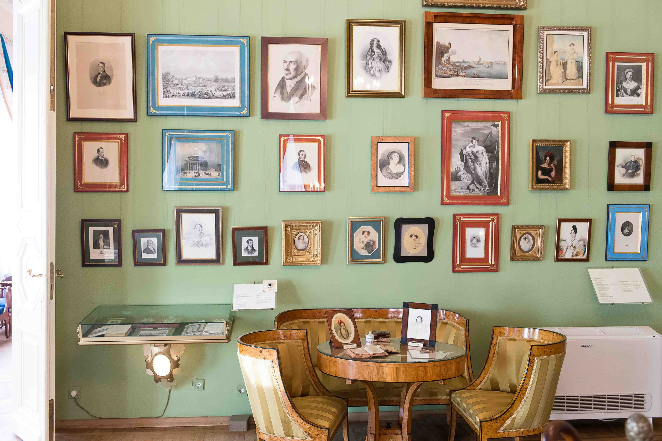 Экскурсия в Пушкинский музей. Выпускной школьный альбом в Москве / Школьный фотограф Юлия Михайленко