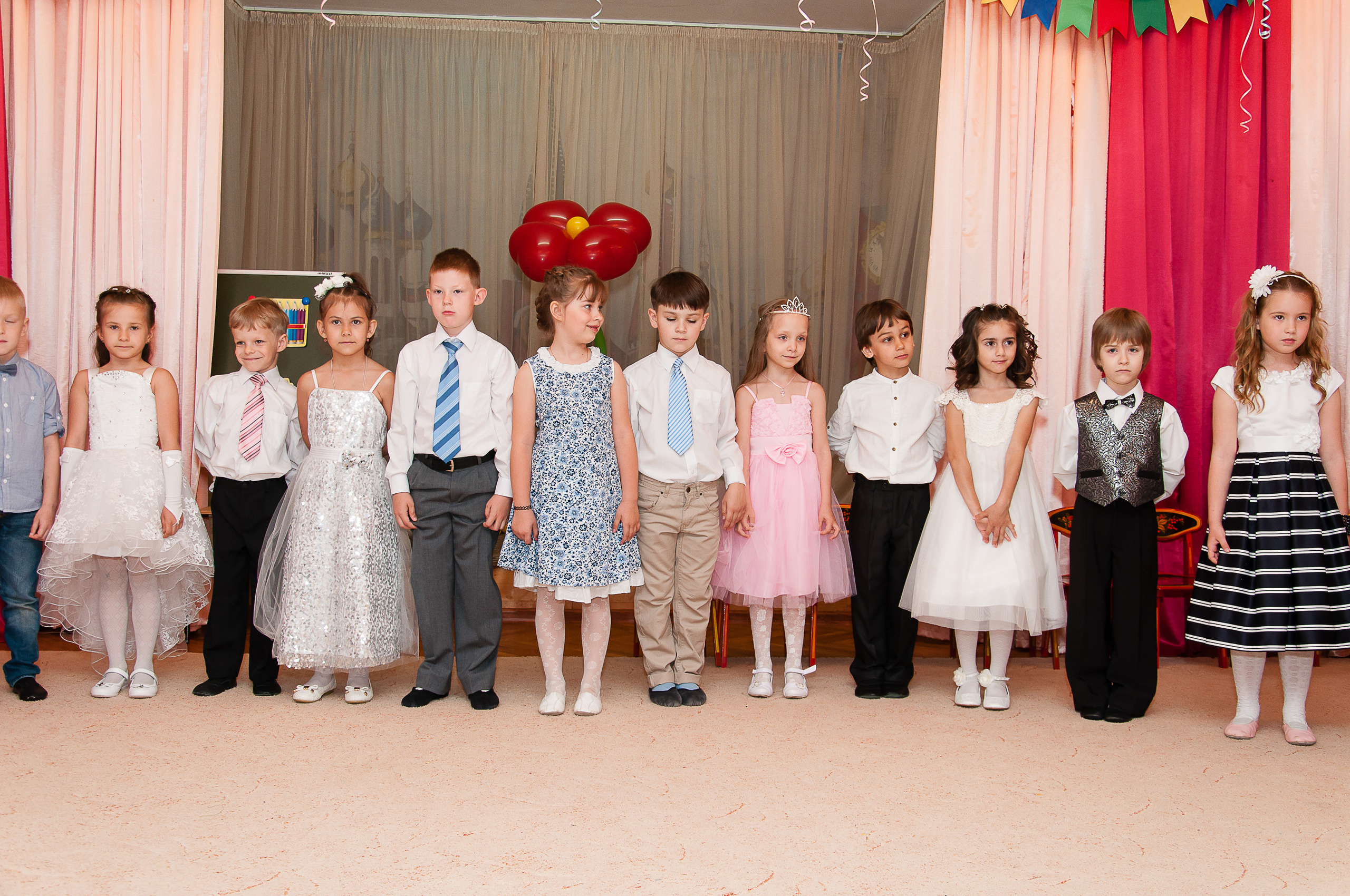 Праздничный выпускной. Выпускной школьный альбом в Москве / Школьный фотограф Юлия Михайленко