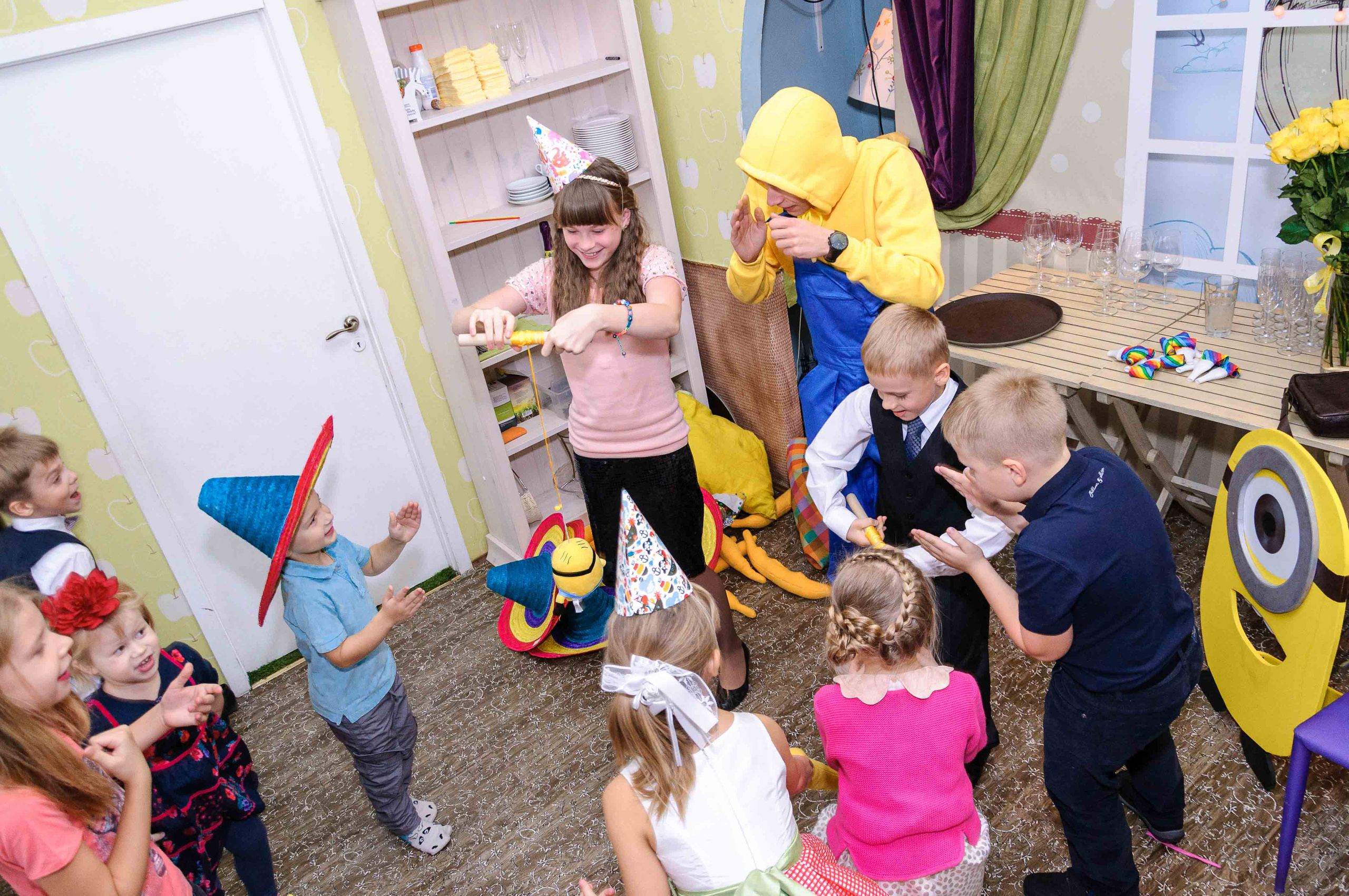 День рождения в кафе АндерСон. Выпускной школьный альбом в Москве / Школьный фотограф Юлия Михайленко