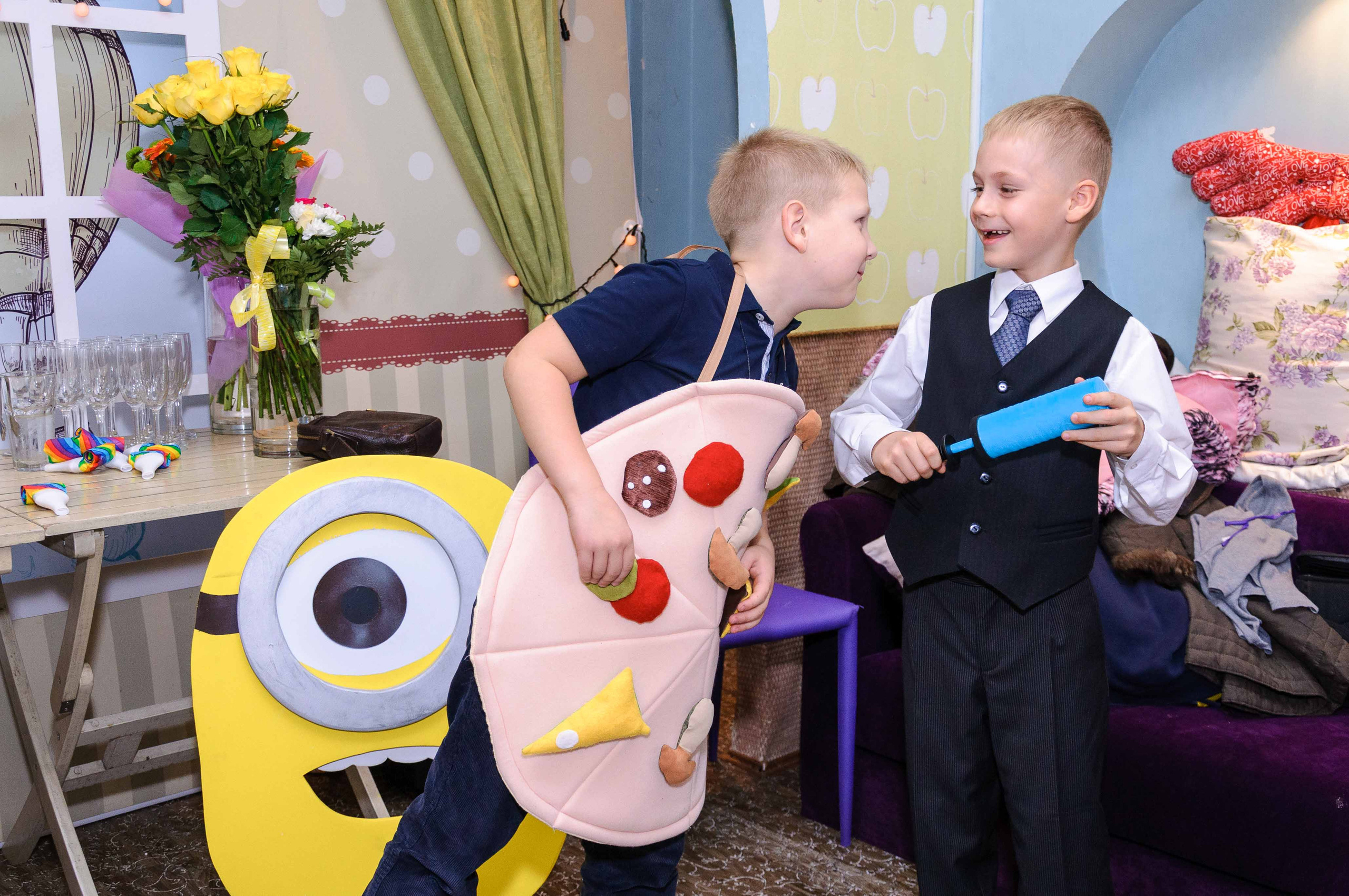 День рождения в кафе АндерСон. Выпускной школьный альбом в Москве / Школьный фотограф Юлия Михайленко