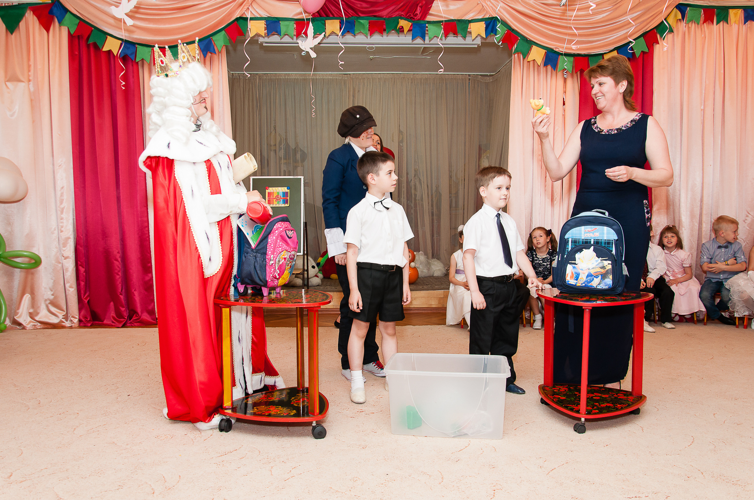 Праздничный выпускной. Выпускной школьный альбом в Москве / Школьный фотограф Юлия Михайленко