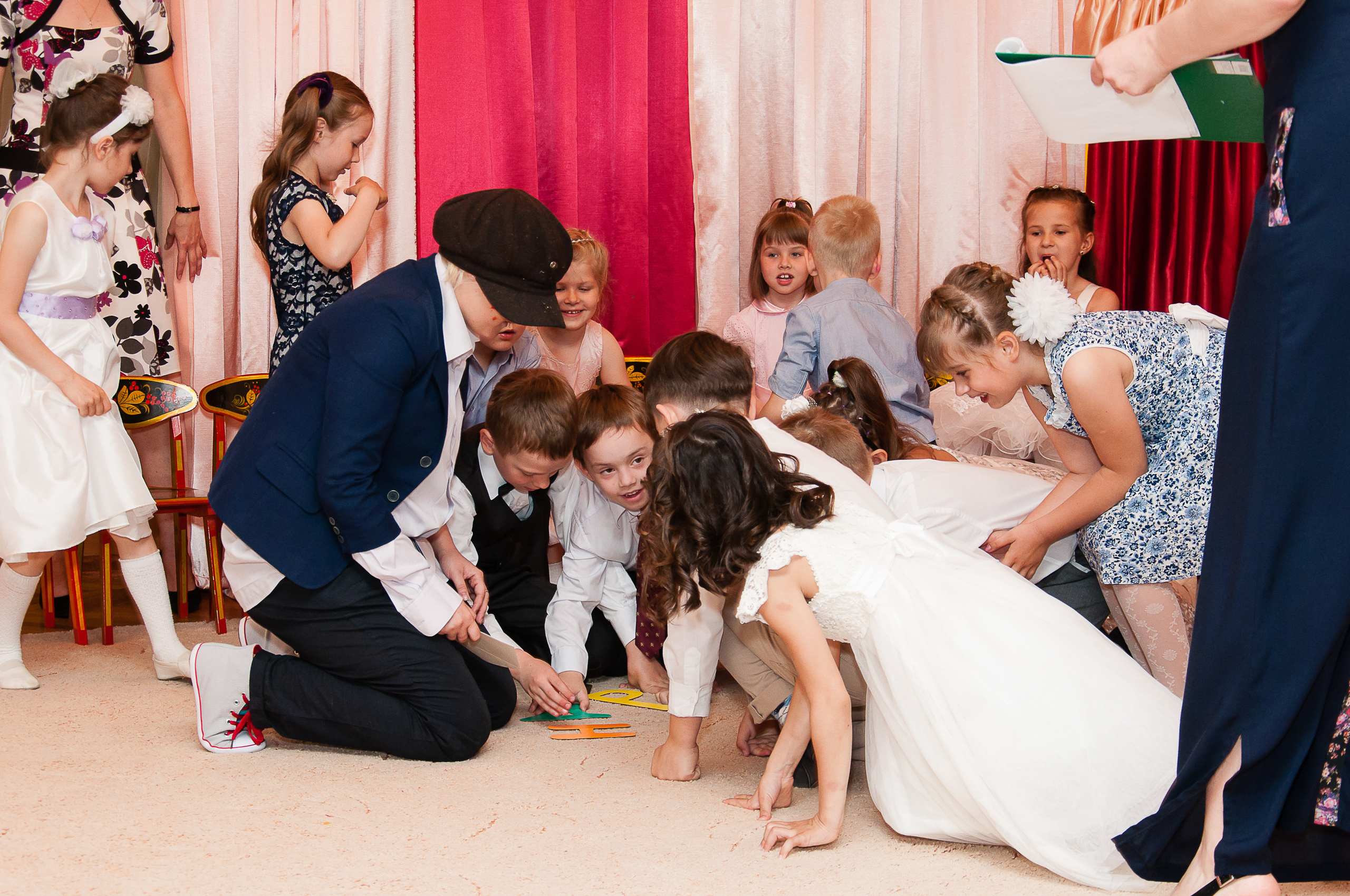 Праздничный выпускной. Выпускной школьный альбом в Москве / Школьный фотограф Юлия Михайленко