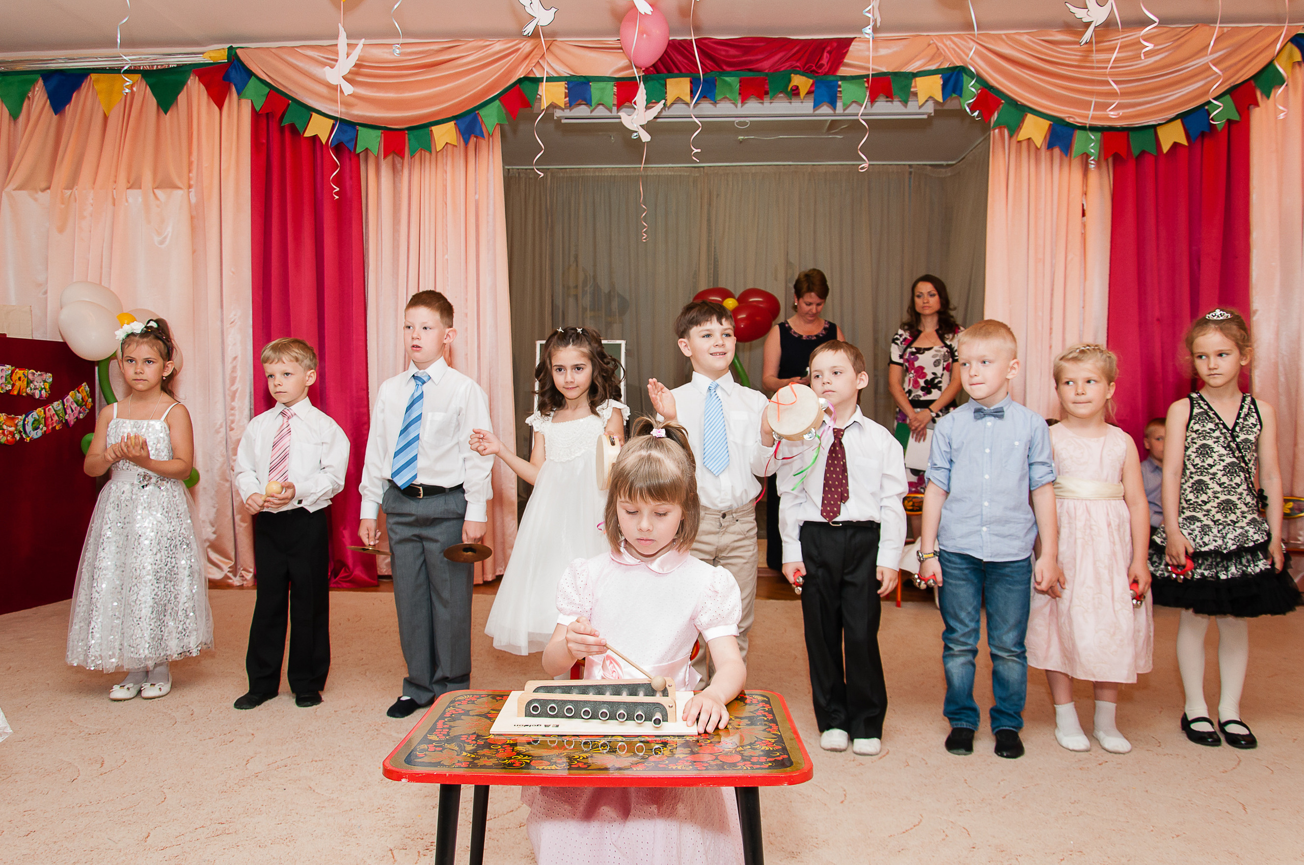 Праздничный выпускной. Выпускной школьный альбом в Москве / Школьный фотограф Юлия Михайленко