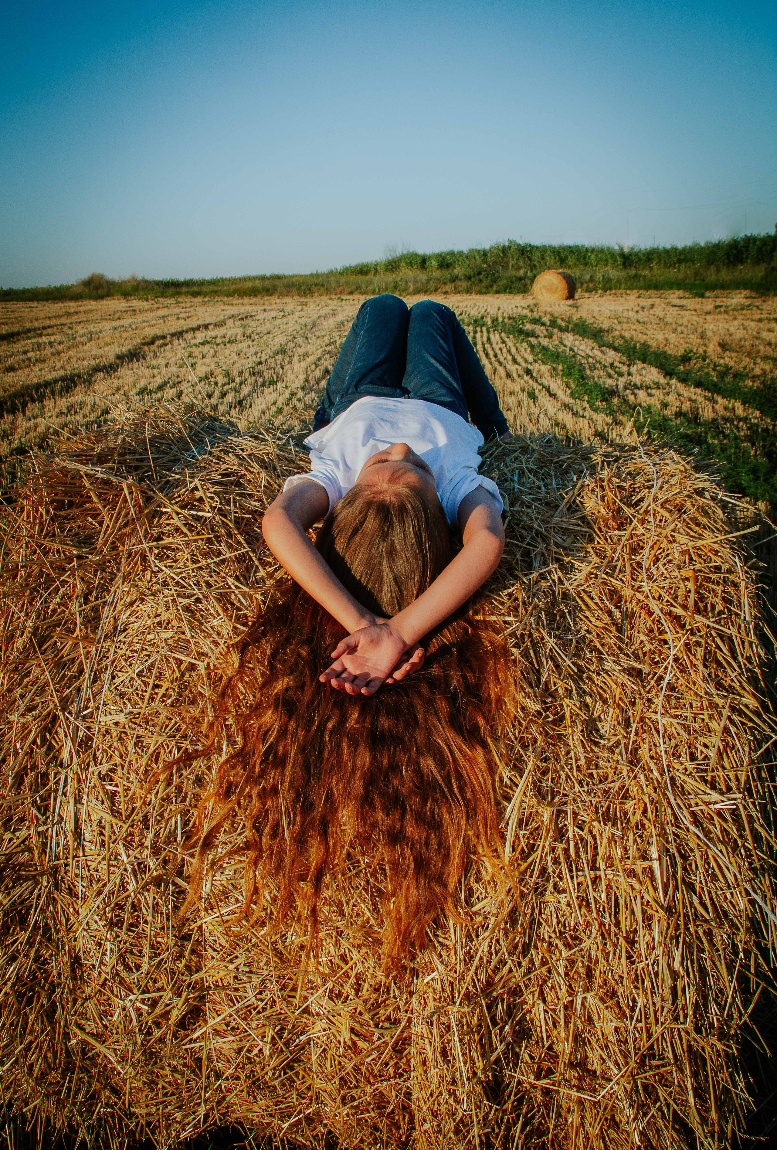Фотосессия в тюках сена, в соломе. Елена Волкова семейный фотограф в станице Гостагаевской города-курорта Анапа