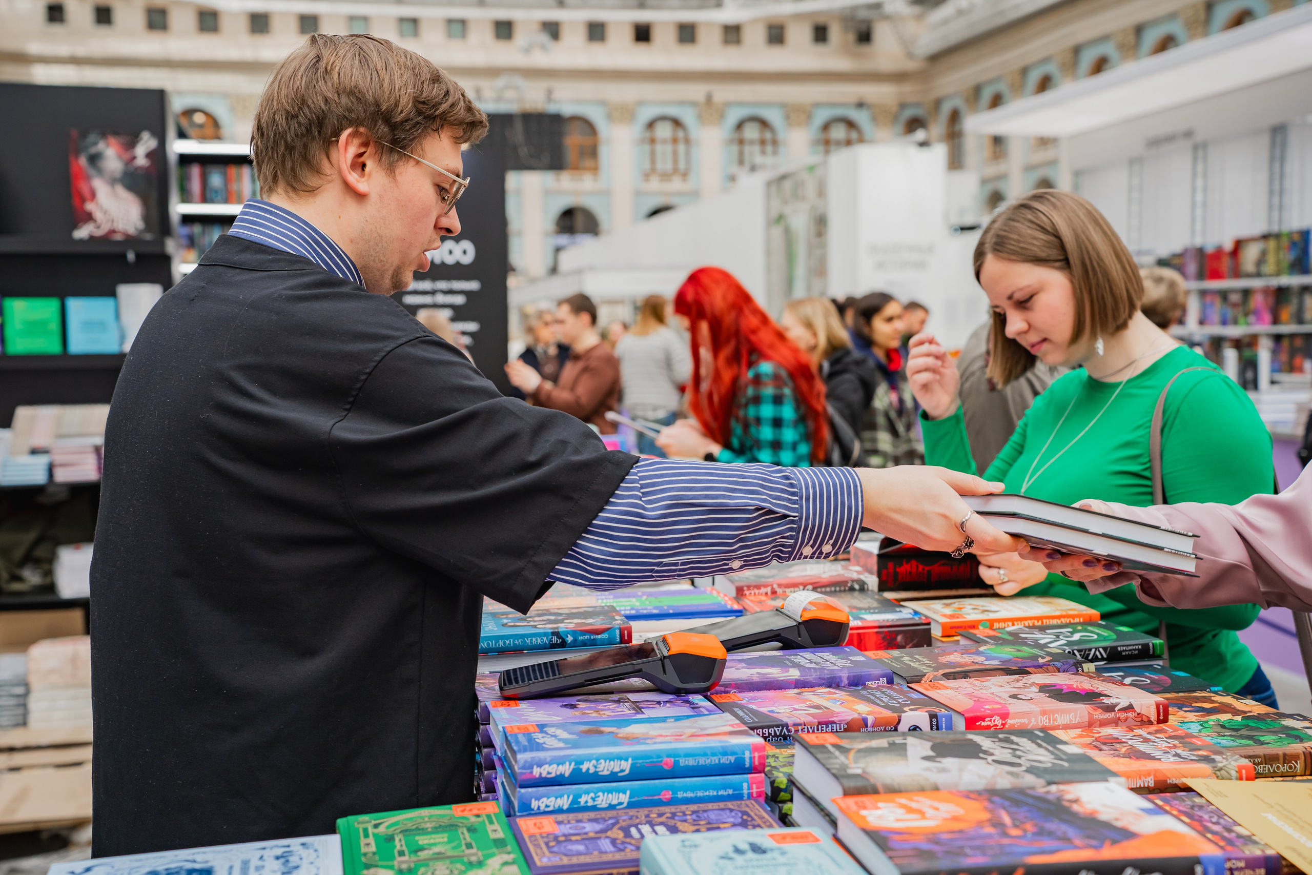 МИФ Non/fictio№ 2025 стенды. Репортажный фотограф Анастасия Рубцова